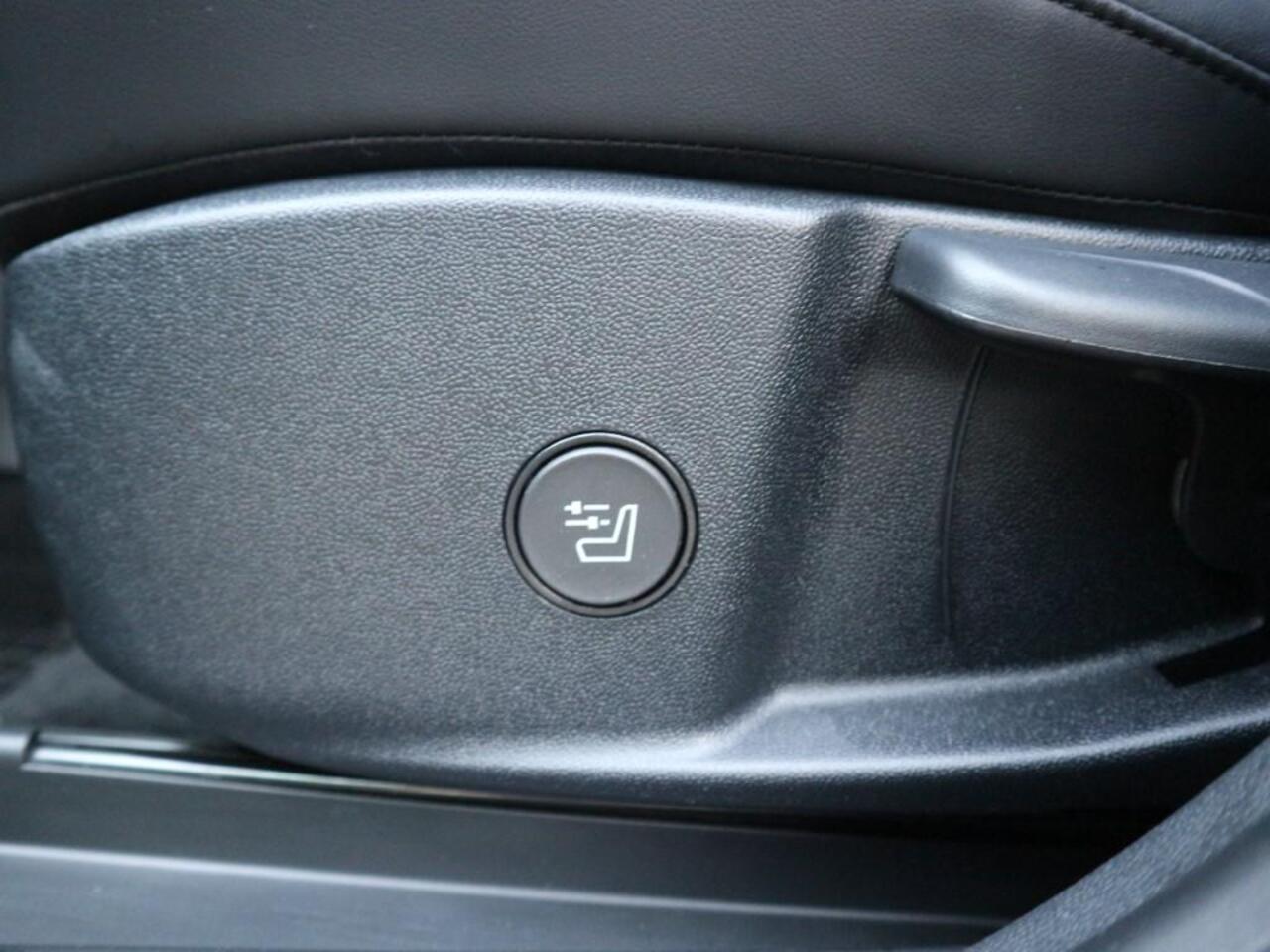 Ford PUMA 1.0 EcoBoost ST-Line X Vignale * ADAP CRUISE * TREKHAAK * CAMERA * LEER *