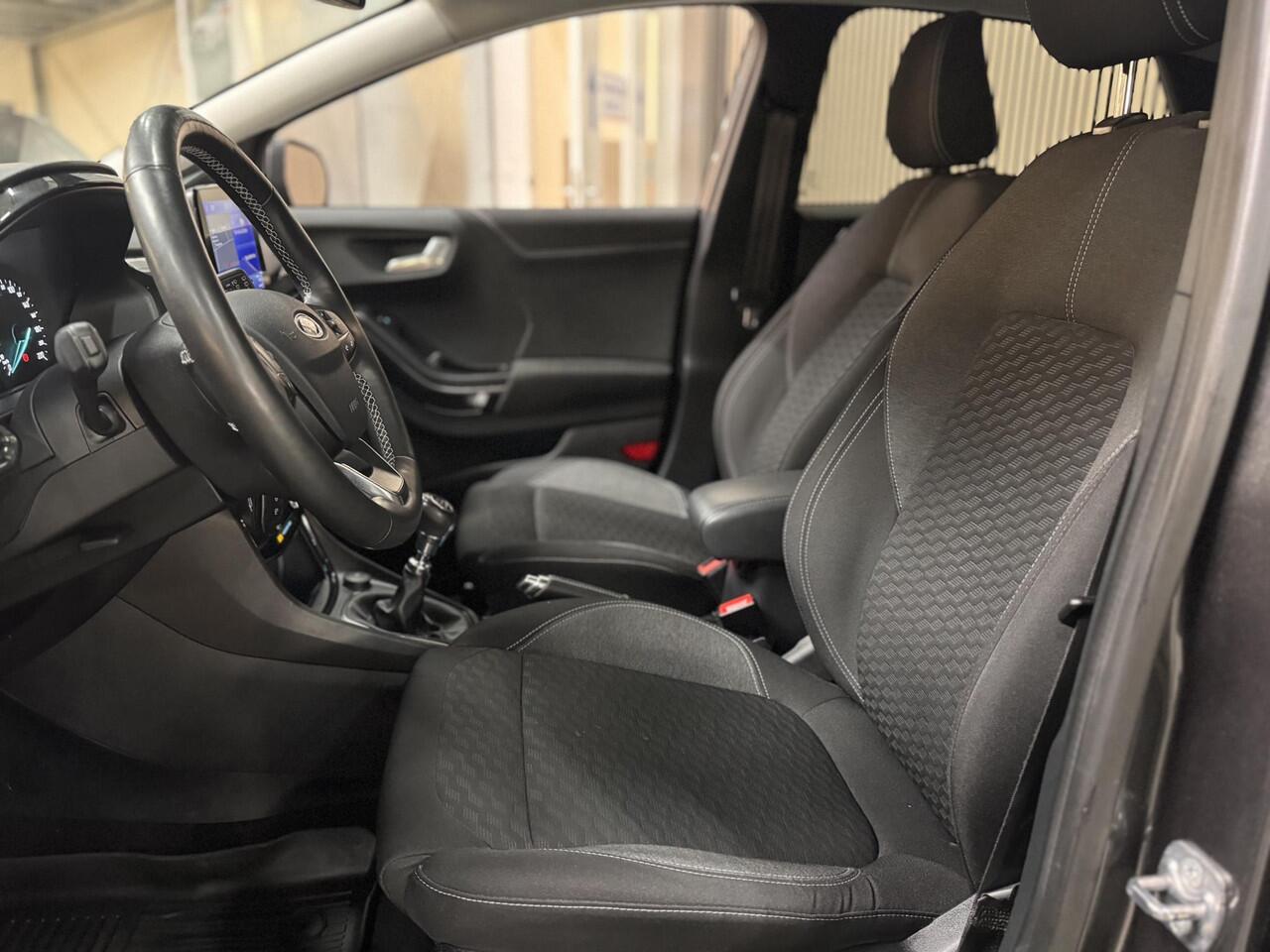 Ford PUMA 125pk Eco Hybrid Titanium Navi Camera Trekhaak Winter & Parking pack All Seasons 1e Eigenaar