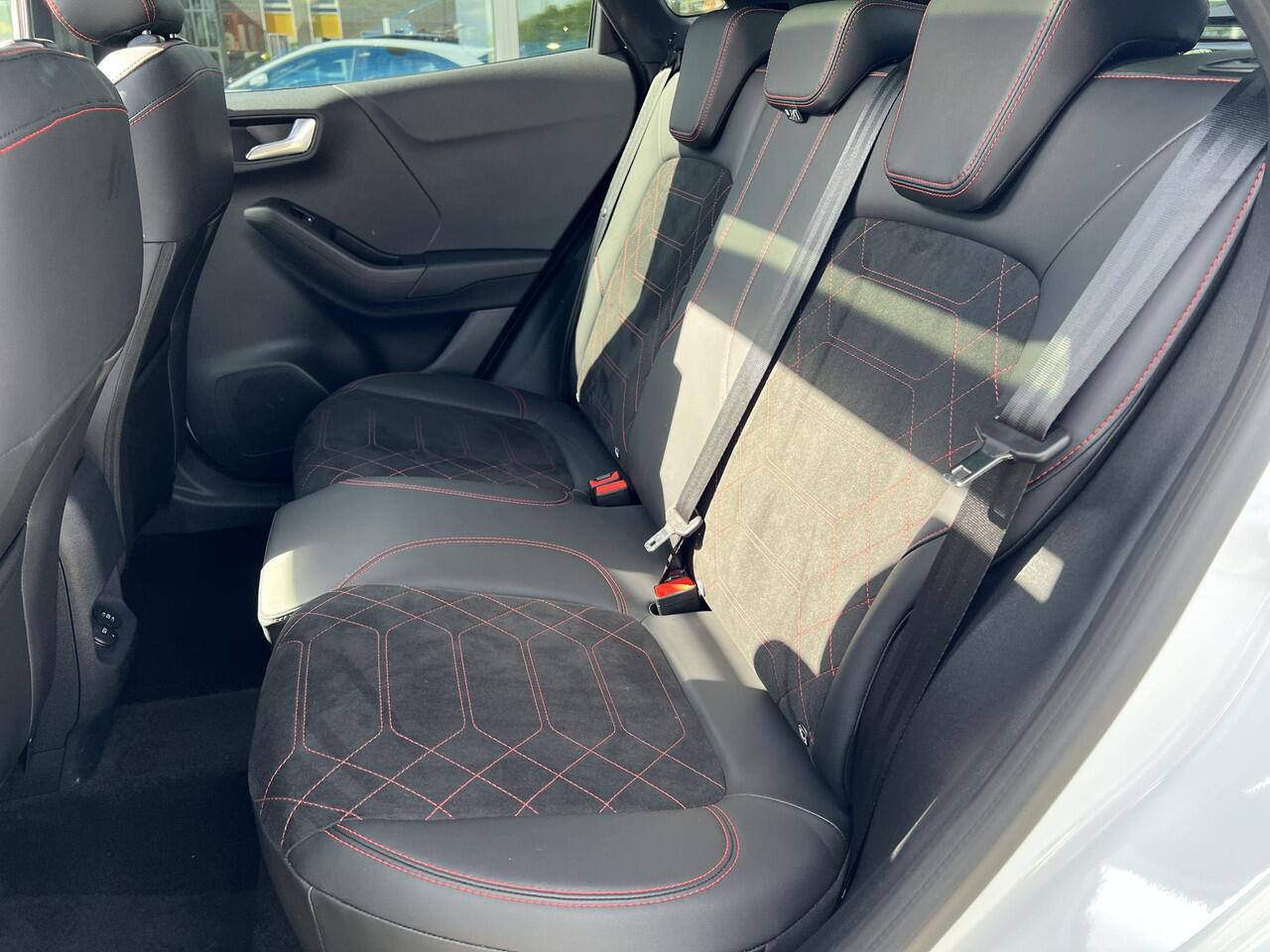 Ford PUMA 1.0 EcoBoost Hybrid ST-Line X 155pk Automaat | Panoramadak | Afneembare trekhaak | Winter Pack | Adaptive cruise control | 360 graden camera | Bang&Olufsen | Elektrsiche achterklep | Matrix LED