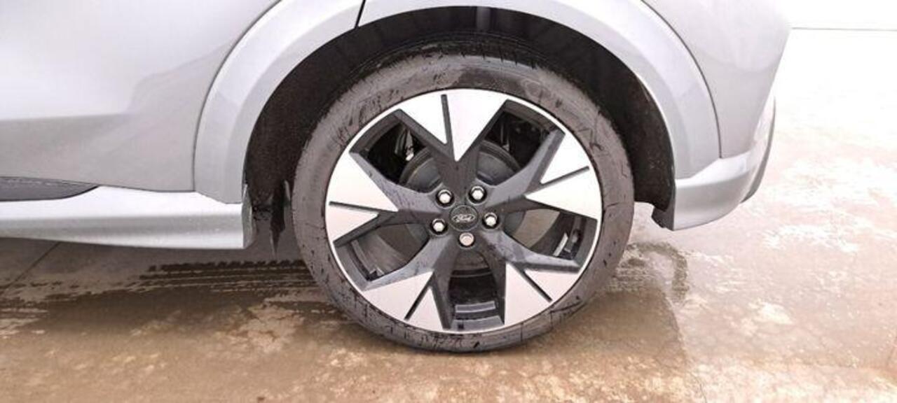 Ford PUMA 1.0 EcoBoost Hybrid ST-Line 125pk | Winterpack | Driver Assistance Pack | Trekhaak afneembaar | Panorama dak | Matrix Led | 19 inch licht metaal | Reserve wiel | Comfort Pack