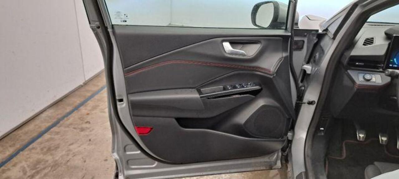 Ford PUMA 1.0 EcoBoost Hybrid ST-Line 125pk | Winterpack | Driver Assistance Pack | Trekhaak afneembaar | Panorama dak | Matrix Led | 19 inch licht metaal | Reserve wiel | Comfort Pack