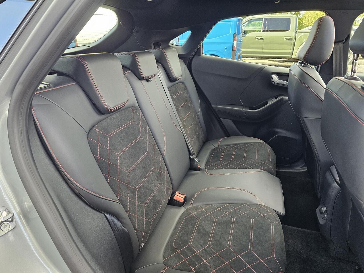 Ford PUMA 1.0 EcoBoost Hybrid ST-Line X 155pk Automaat | Panoramadak | Afneembare trekhaak | Winter Pack | Adaptive cruise control | 360 graden camera | Bang&Olufsen | Elektrsiche achterklep | Matrix LED