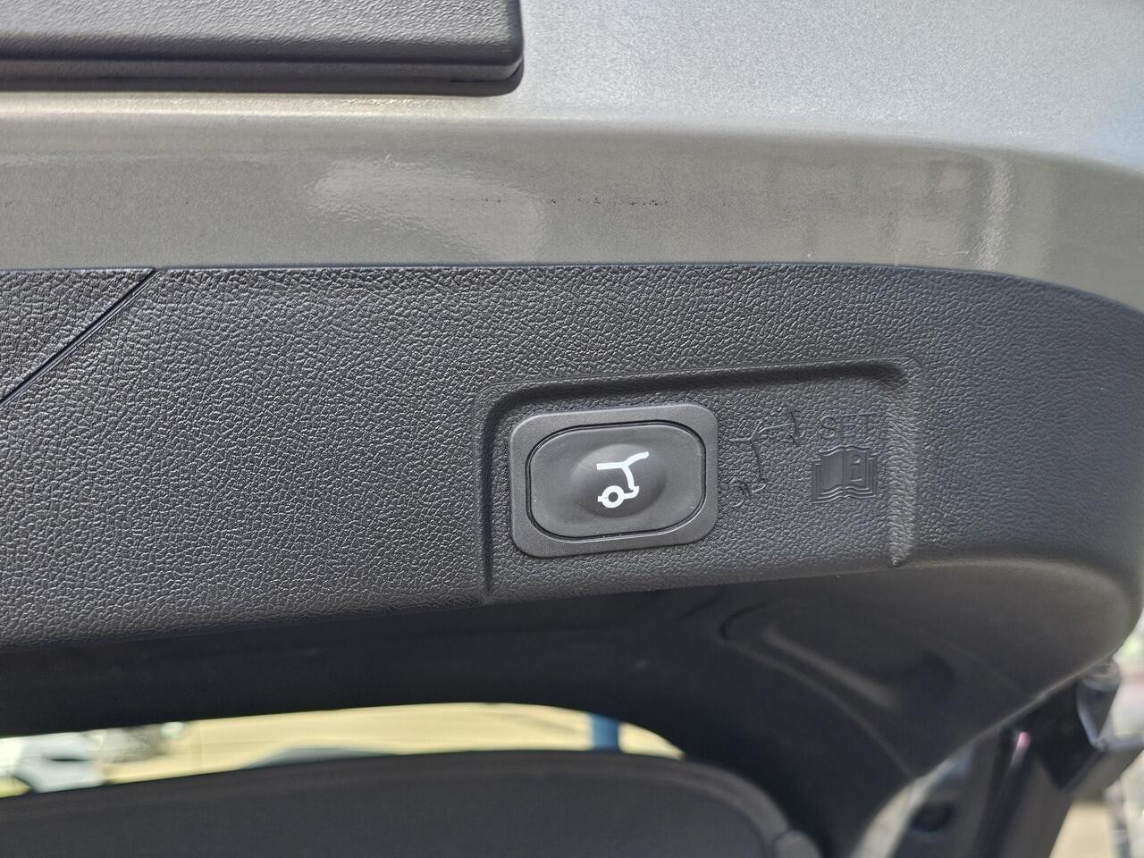 Ford PUMA 1.0 EcoBoost Hybrid ST-Line X 155pk Automaat | Panoramadak | Afneembare trekhaak | Winter Pack | Adaptive cruise control | 360 graden camera | Bang&Olufsen | Elektrsiche achterklep | Matrix LED