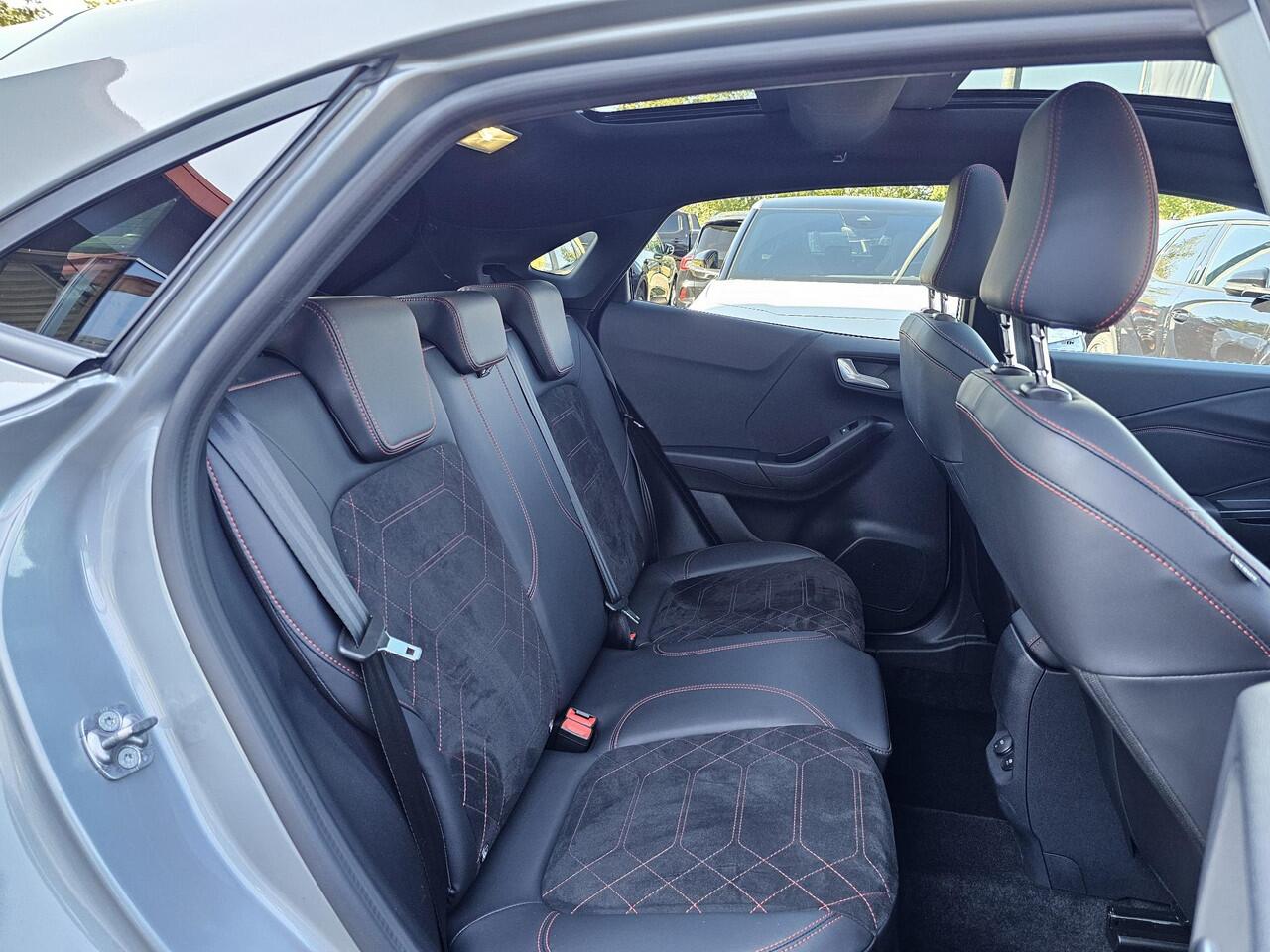 Ford PUMA 1.0 EcoBoost Hybrid ST-Line X 155pk Automaat | Panoramadak | Afneembare trekhaak | Winter Pack | Adaptive cruise control | 360 graden camera | Bang&Olufsen | Elektrsiche achterklep | Matrix LED