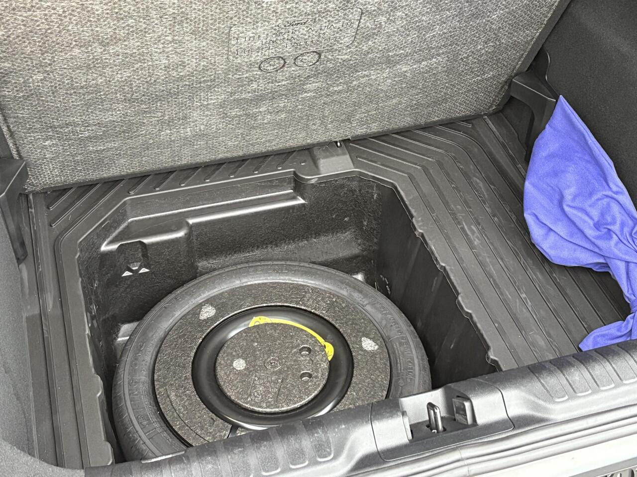 Ford PUMA 1.0 EcoBoost Hybrid ST-Line 125pk | Winterpack | Driver Assistance Pack | Trekhaak afneembaar | Panorama dak | Matrix Led | 19 inch licht metaal | Reserve wiel | Comfort Pack