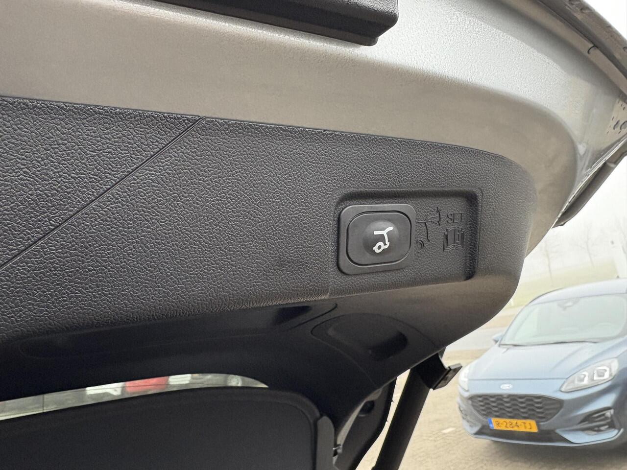 Ford PUMA 1.0 EcoBoost Hybrid ST-Line 125pk | Winterpack | Driver Assistance Pack | Trekhaak afneembaar | Panorama dak | Matrix Led | 19 inch licht metaal | Reserve wiel | Comfort Pack