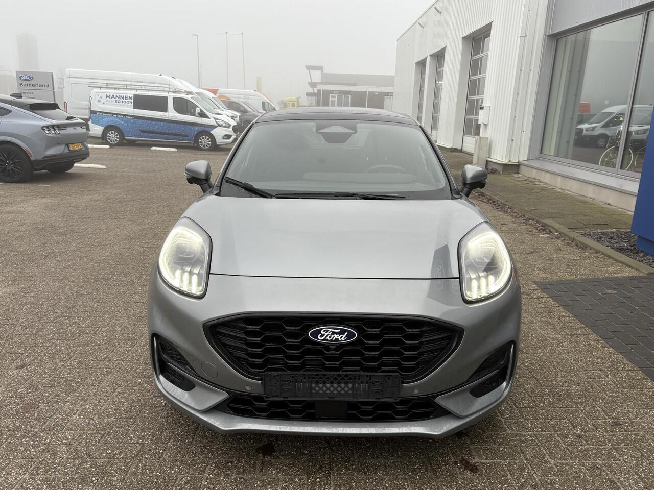 Ford PUMA 1.0 EcoBoost Hybrid ST-Line 125pk | Winterpack | Driver Assistance Pack | Trekhaak afneembaar | Panorama dak | Matrix Led | 19 inch licht metaal | Reserve wiel | Comfort Pack