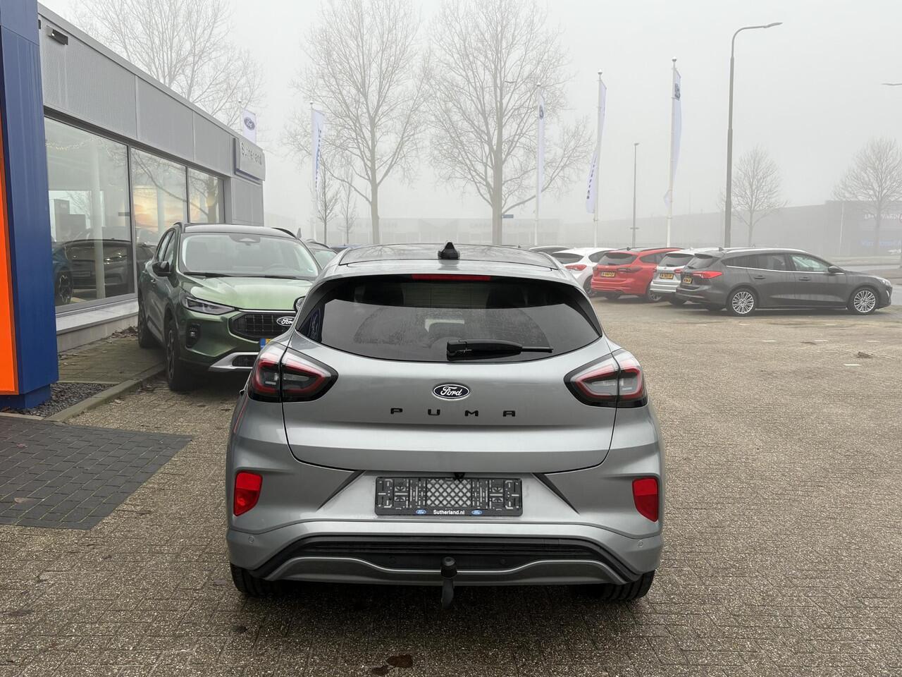 Ford PUMA 1.0 EcoBoost Hybrid ST-Line 125pk | Winterpack | Driver Assistance Pack | Trekhaak afneembaar | Panorama dak | Matrix Led | 19 inch licht metaal | Reserve wiel | Comfort Pack