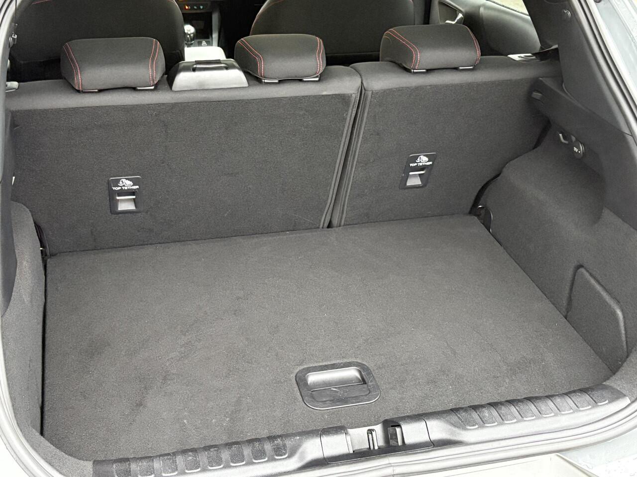 Ford PUMA 1.0 EcoBoost Hybrid ST-Line 125pk | Winterpack | Driver Assistance Pack | Trekhaak afneembaar | Panorama dak | Matrix Led | 19 inch licht metaal | Reserve wiel | Comfort Pack