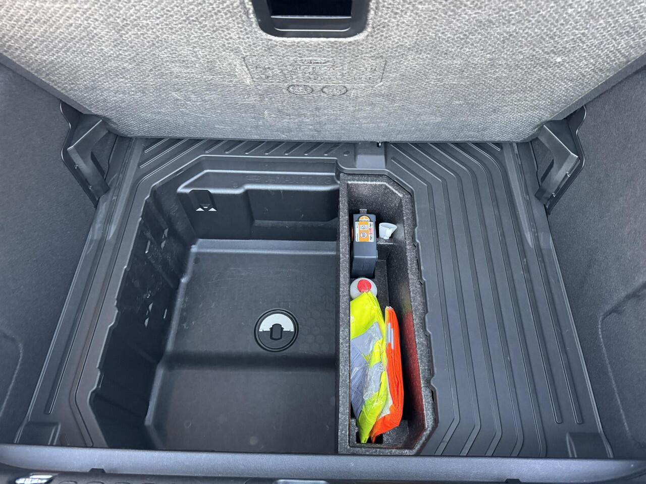 Ford PUMA 1.0 EcoBoost Hybrid ST-Line X 125pk Automaat | Adaptieve Cruise | | Panorama dak | 360 graden Camera's | Winterpack | Full LED