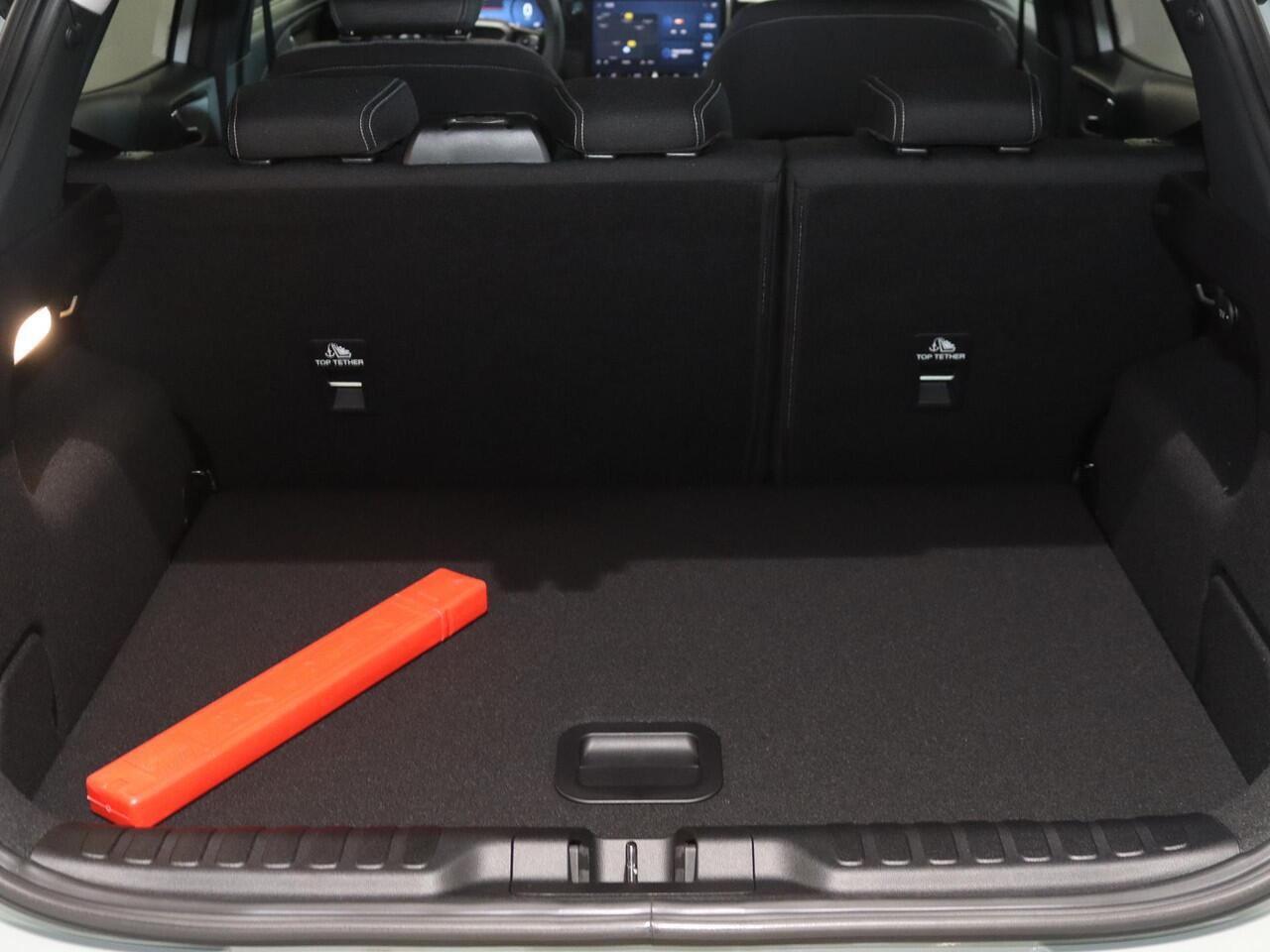 Ford PUMA 1.0 EcoBoost Hybrid Titanium | Facelift | Winterpakket | Adaptive Cruise Control | Parkeerscamera 360° | 17 inch LM velgen |