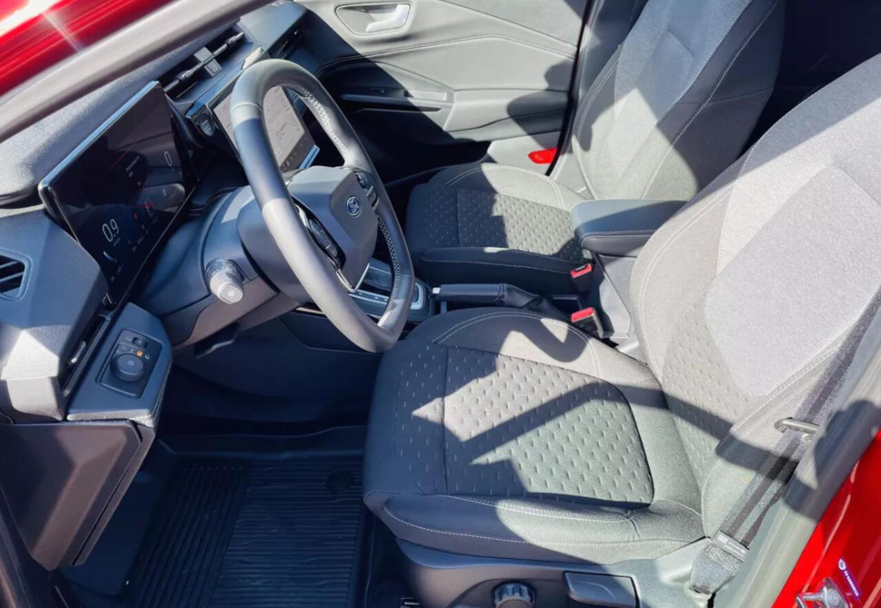 Ford PUMA 1.0 EcoBoost Hybrid Titanium 125pk Nieuw Model! | Fantastic Red | Achteruitrijcamera | Navigatie | Metaal lak | Nieuw te bestellen!