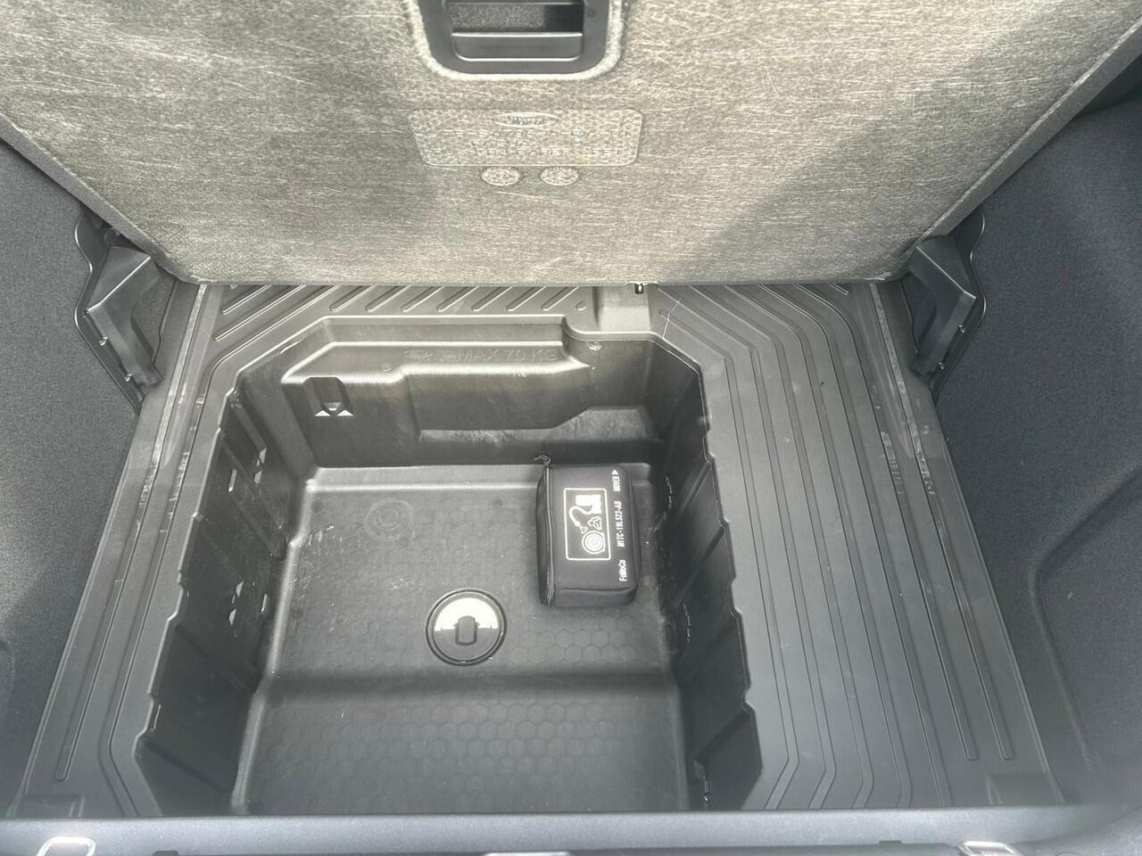 Ford PUMA 1.0 EcoB. Hybrid ST-Line X AUT. ¤5.000 voordeel! | Panoramadak | LED Matrix | 19" velgen | Driver Ass. Pack | VOORRAAD