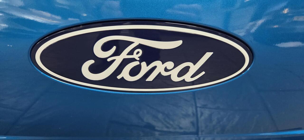 Ford PUMA Gen-E Premium 44 kWh Driver Assistance en Winterpack.