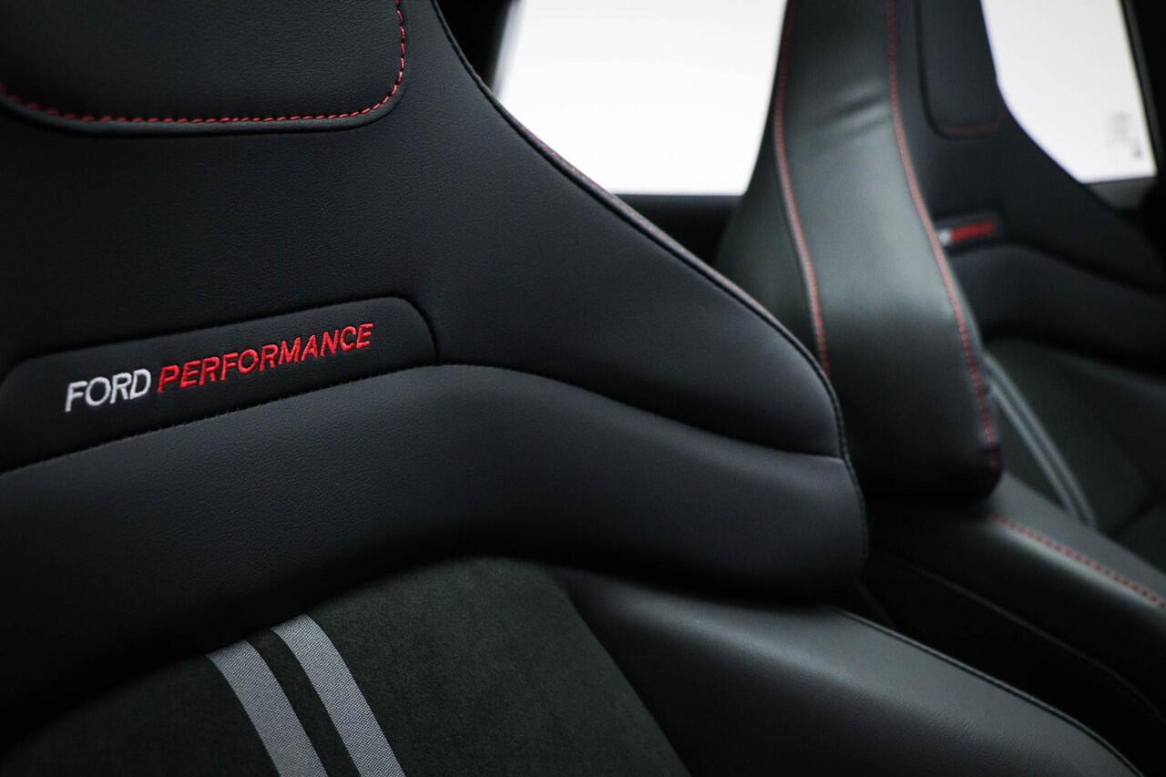 Ford PUMA 1.0 EcoBoost Hybrid ST Performance | PANORAMADAK | STUURVERWARMING | B&O DAB | APPLE | 360 CAMERA