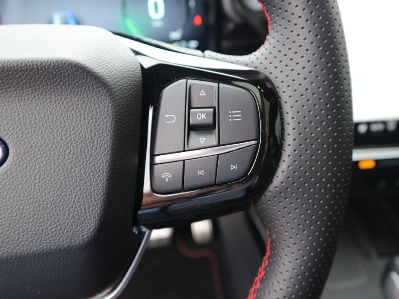 Ford PUMA 1.0 EcoBoost Hybrid ST-Line X 155pk Automaat met panodak, trekhaak, Driver Assitance Pack, Full LED en 19 inch LMV