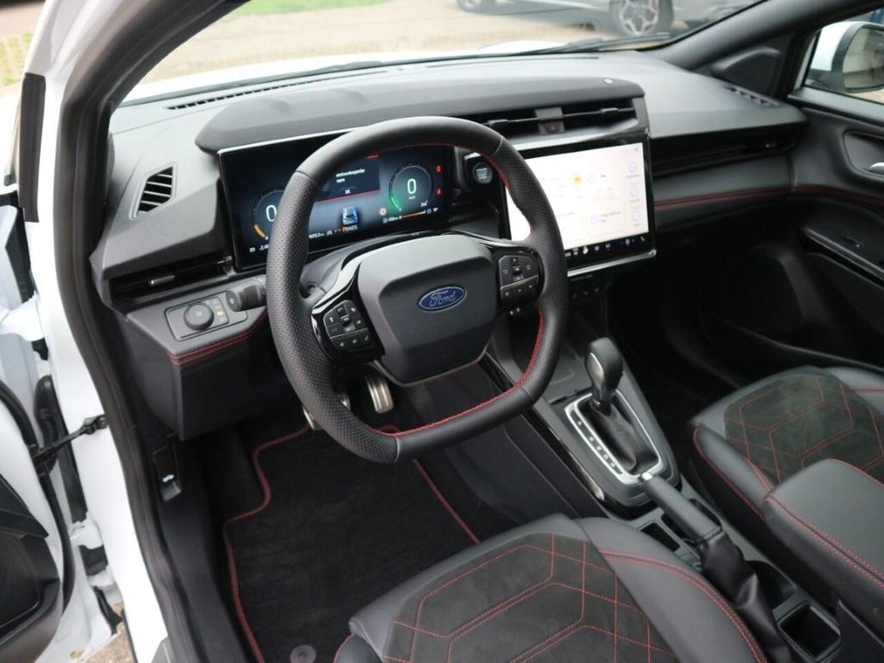 Ford PUMA 1.0 EcoBoost Hybrid ST-Line X 155pk Automaat met panodak, trekhaak, Driver Assitance Pack, Full LED en 19 inch LMV