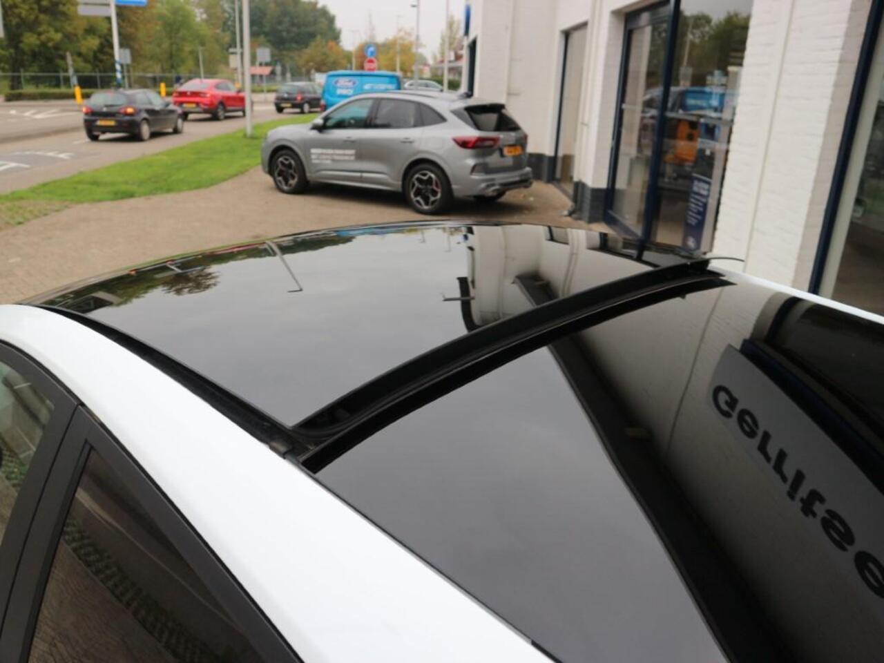 Ford PUMA 1.0 EcoBoost Hybrid ST-Line X 155pk Automaat met panodak, trekhaak, Driver Assitance Pack, Full LED en 19 inch LMV