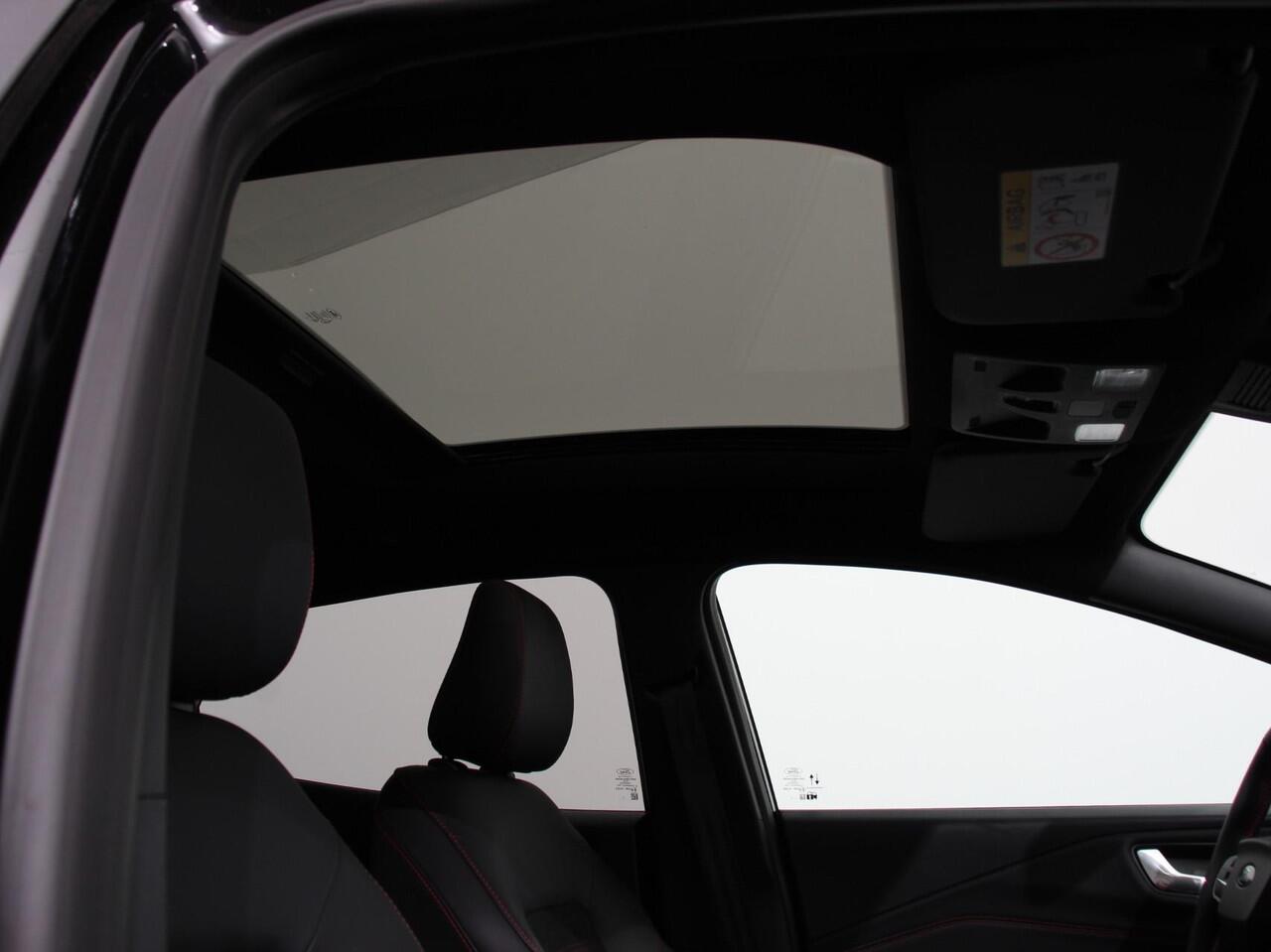 Ford PUMA 1.0 EcoBoost Hybrid ST-Line X Climate control | Navigatie | Parkeersensoren | Camera | Adaptieve cruise control | LED | Panoramadak | Digitail cockpit | Apple Carplay/ Android Auto