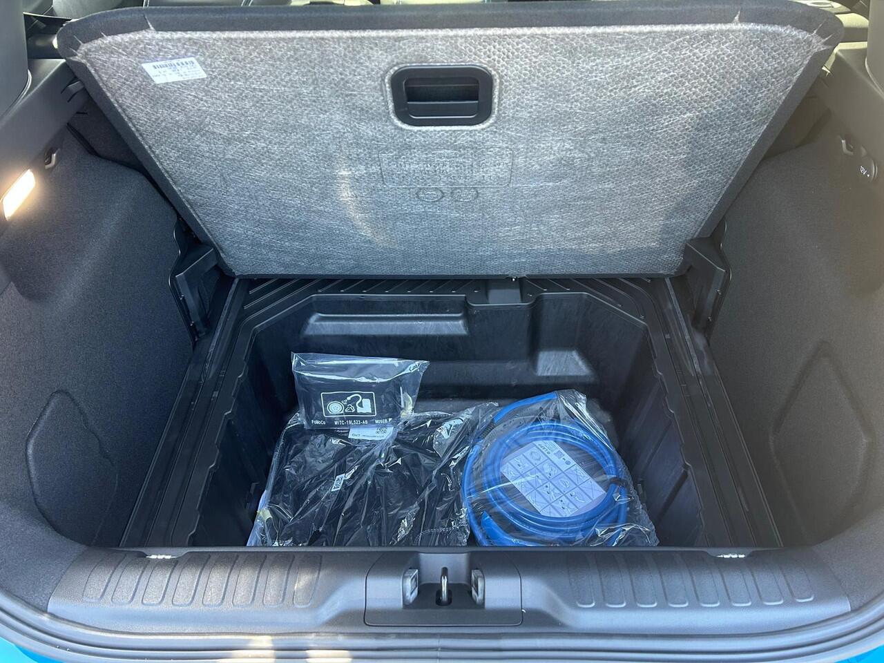 Ford PUMA Gen-E Premium 44 kWh ¤3.000 FORD VOORDEEL! Panorama dak | Winter Pack | Trekhaak | Driver assistance pack