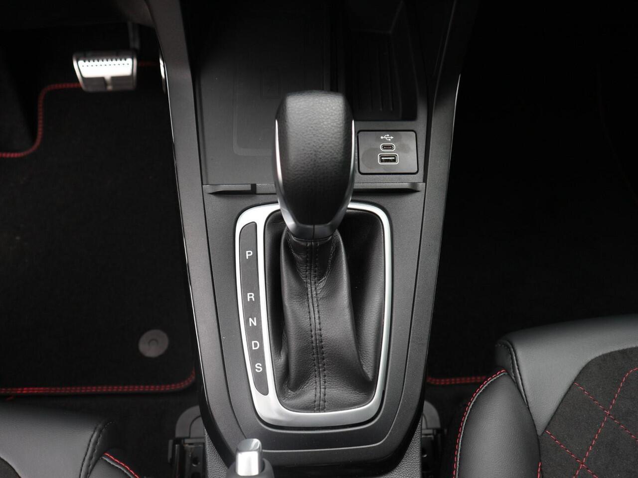 Ford PUMA 1.0 EcoBoost Hybrid ST-Line X * PANO * ADAP CRUISE CONTROL * WINTER PACK * NU 6.500,- Ford Voordeel!