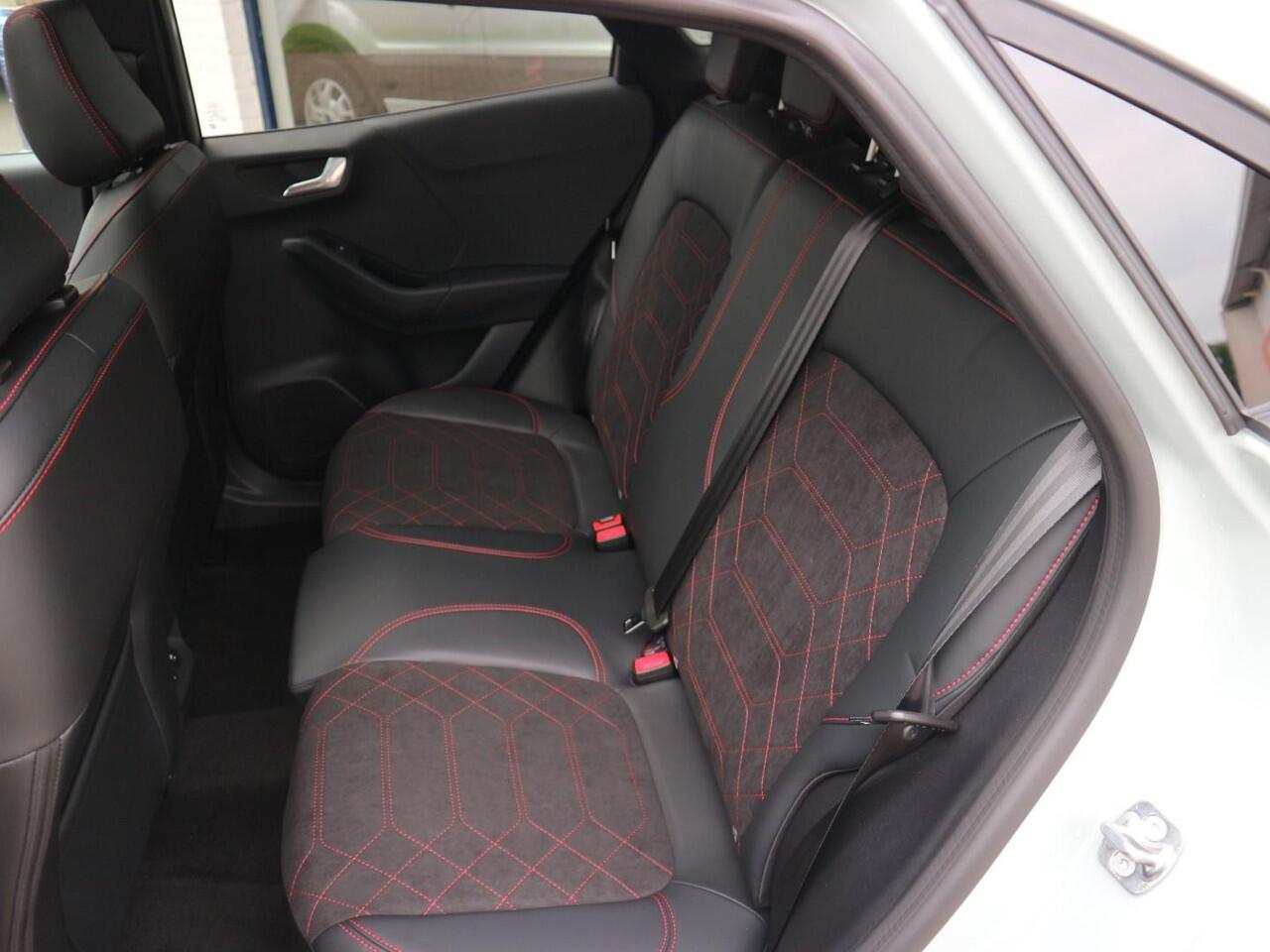 Ford PUMA 1.0 EcoBoost Hybrid ST-Line X * PANO * ADAP CRUISE CONTROL * WINTER PACK * NU 6.500,- Ford Voordeel!