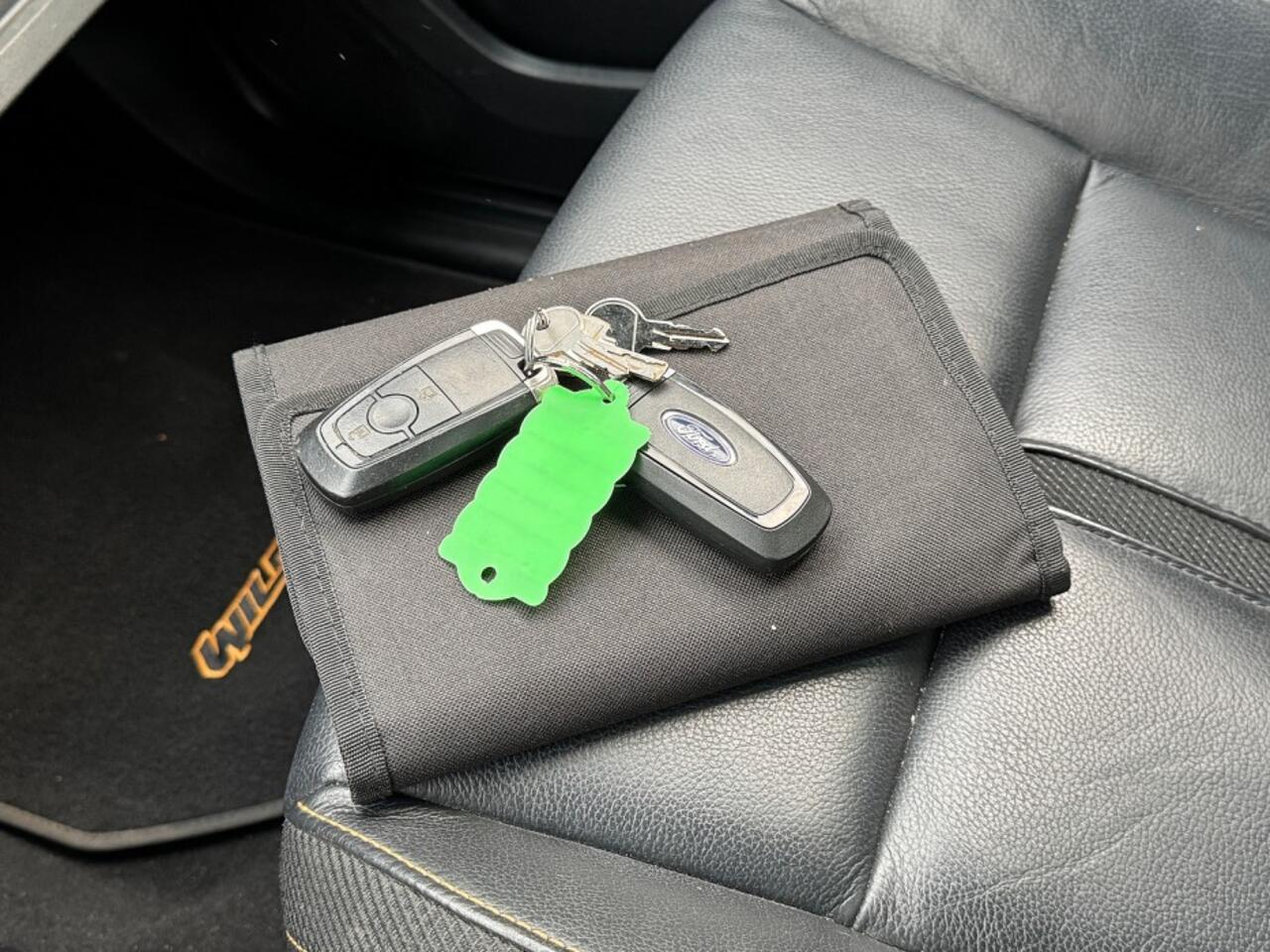 Ford RANGER 2.0 214pk autom AWD Wildtrak Supercab leer,navigatie,led,trekhaak,rollertop