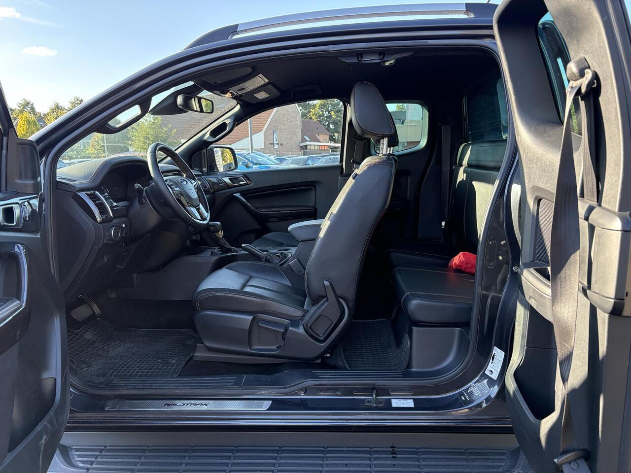 Ford RANGER 2.0 EcoBlue Wildtrak Supercab | Staat bij Schadehersteller | 213pk Automaat | Trekhaak | Adaptieve Cruise | 3.500kg Trekgewicht | Achteruitrijcamera | Rollertop | Dealer onderhouden