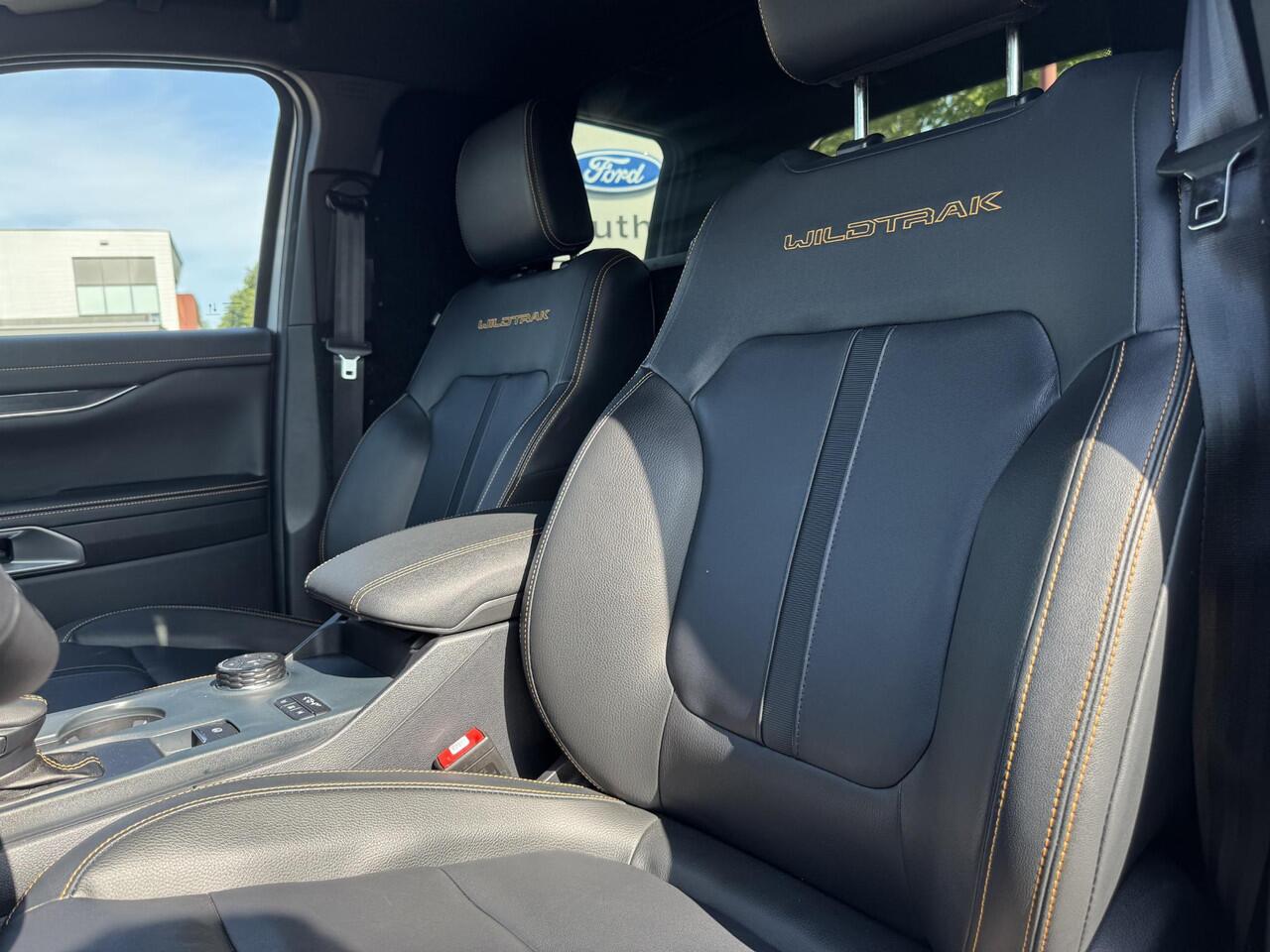 Ford RANGER 3.0 V6 Wildtrak Double Cab EcoBlue | SCI |241pk!! | 2-zits| BPM vrij | Rollertop | Trekhaak | Technology Pack | Uniek in Nederland | Verlengde fabrieksgarantie tot 03-2028