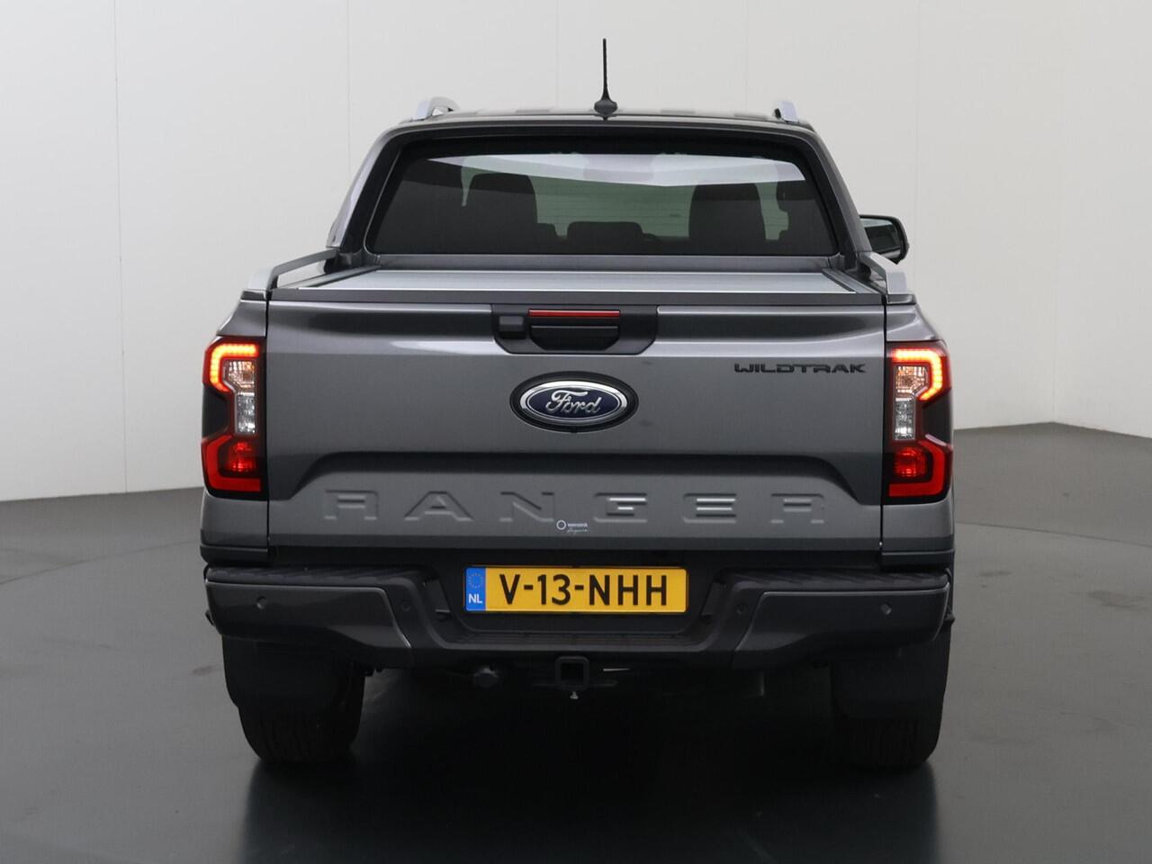 Ford RANGER WILDTRAK | DOUBLE CAB | 2.5 PHEV | HYBRID 5-ZITS | 360 CAMERA | 3500 KG TREKHAAK AFNEEMBAAR | ADAPTIVE CRUISE | BLIND-SPOT | STOELVERWARMING | LEDER | LED | PLUG IN HYBRIDE | METALLIC