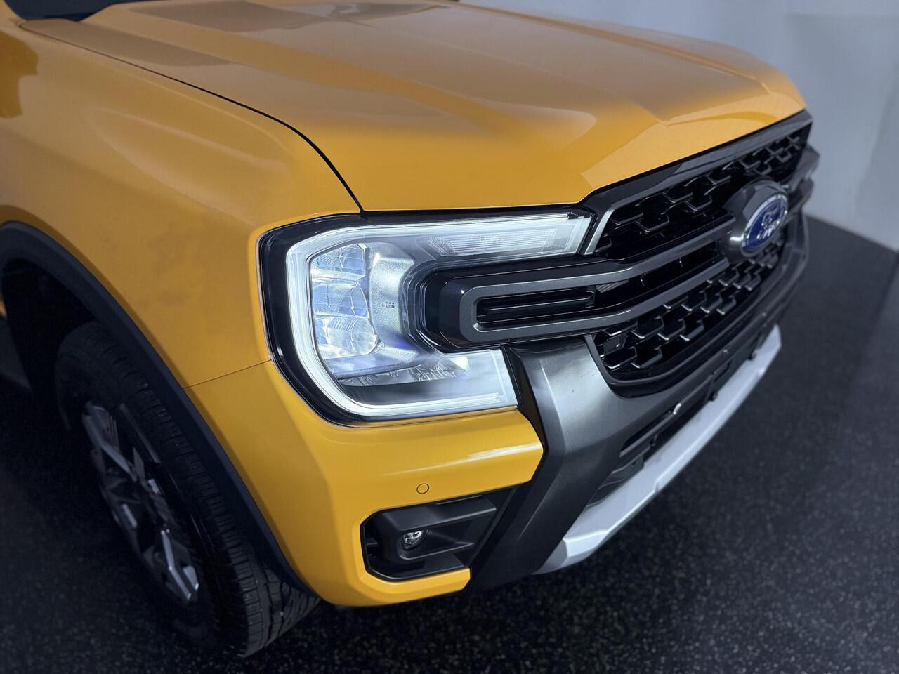 Ford RANGER Wildtrak Double Cab PHEV met o.a. een Elektrisch bedienbare rollertop, Trekhaak, Adaptieve cruise control, Dodehoekdetectie en een Achteruitrijcamera