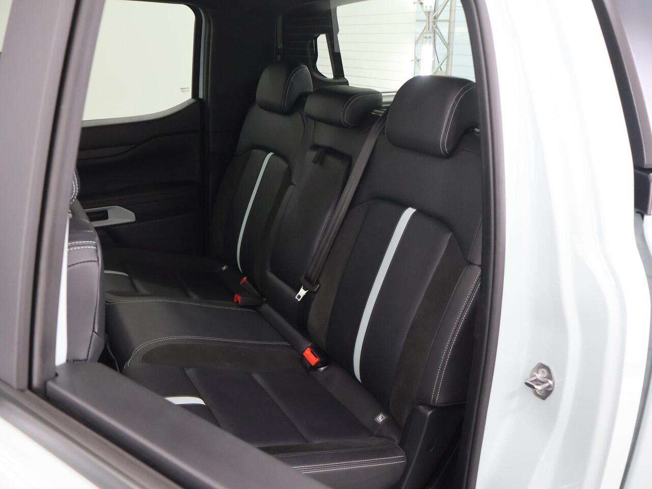 Ford RANGER Stormtrak 2.3 PHEV | 279 PK | DOUBLE CAB | NL AUTO | PRO POWER ONBOARD 2.3 kWh | 360 CAMERA | 3500 KG TREKHAAK | ADAPTIEVE CRUISE | LEREN BEKLEDING | NAVIGATIE | STOELVERWARMING | STUURWIELVERWARMING | ELEKRISCHE ROLLER-TOP