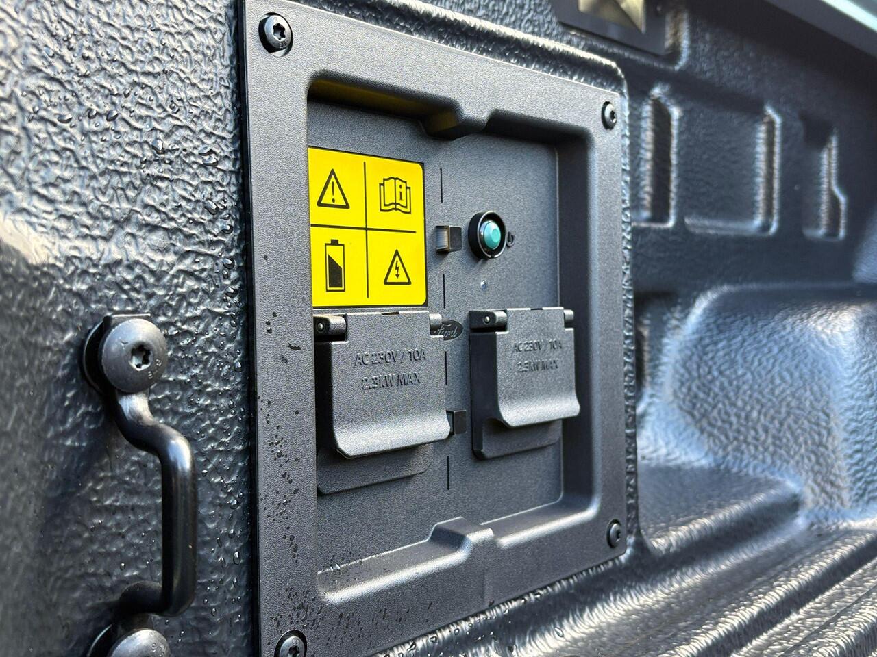 Ford RANGER 2.3 PHEV Stormtrak Double Cab 281pk | 5 persoons! | Technology Pack Plus Trailer | Cargo Area Management System | Power Rollertop | MY 2026 | Prijs excl. BTW incl. BPM | laadkabel mode 3 16A