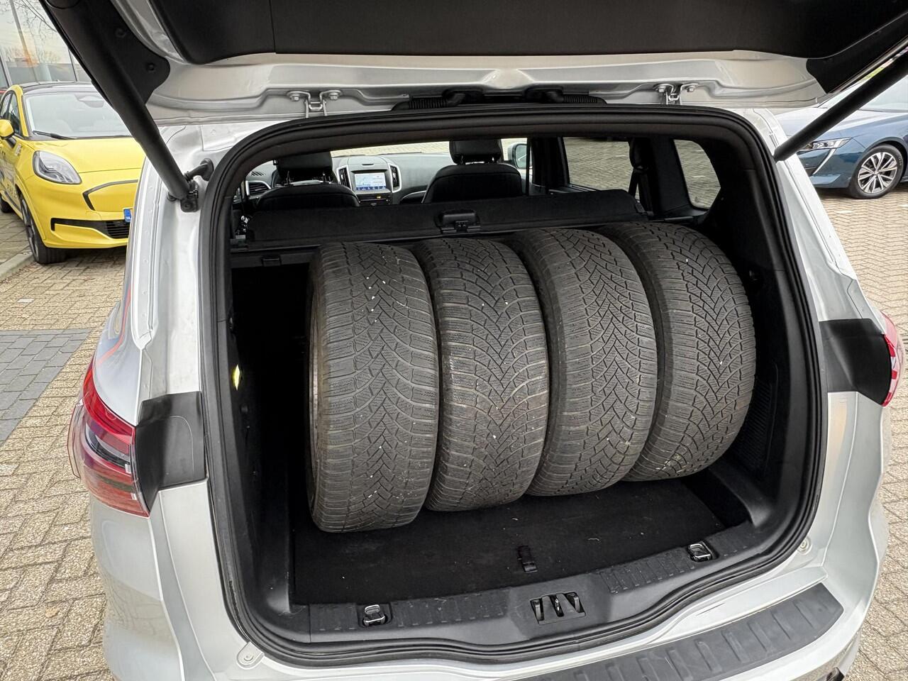 Ford S-MAX 2.0 Ecoblue Bi-Turbo ST-Line 240pk | Panoramadak | Full LED | Adaptieve Cruise | Stoelverwarming | Trekhaak | Voorruit verwarming |