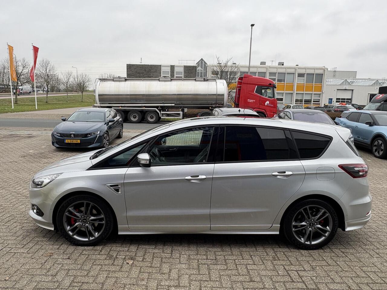 Ford S-MAX 2.0 Ecoblue Bi-Turbo ST-Line 240pk | Panoramadak | Full LED | Adaptieve Cruise | Stoelverwarming | Trekhaak | Voorruit verwarming |