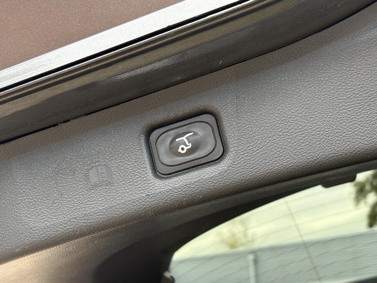 Ford S-MAX 2.5 FHEV St-Line 7p 190pk | Panoramadak | Adaptieve Cruise | Full LED | 7 persoons | Sync 3 Navigatie | Stoelverwarming