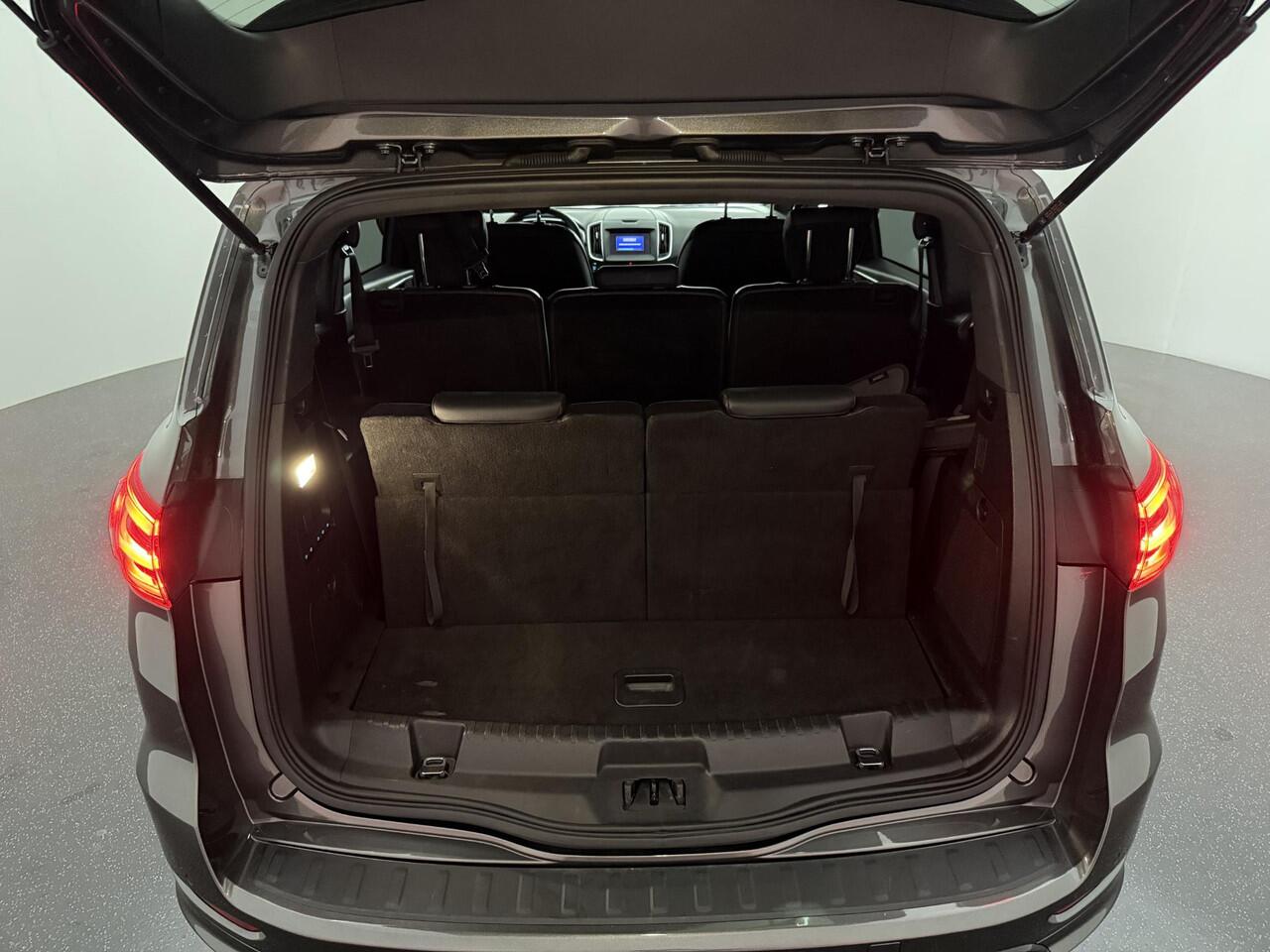 Ford S-MAX ST-Line 2.5i Hybrid 190pk 7 Persoons | Elektrisch Verwarmde & Verstelbare Stoelen met Memory Functie | Camera |