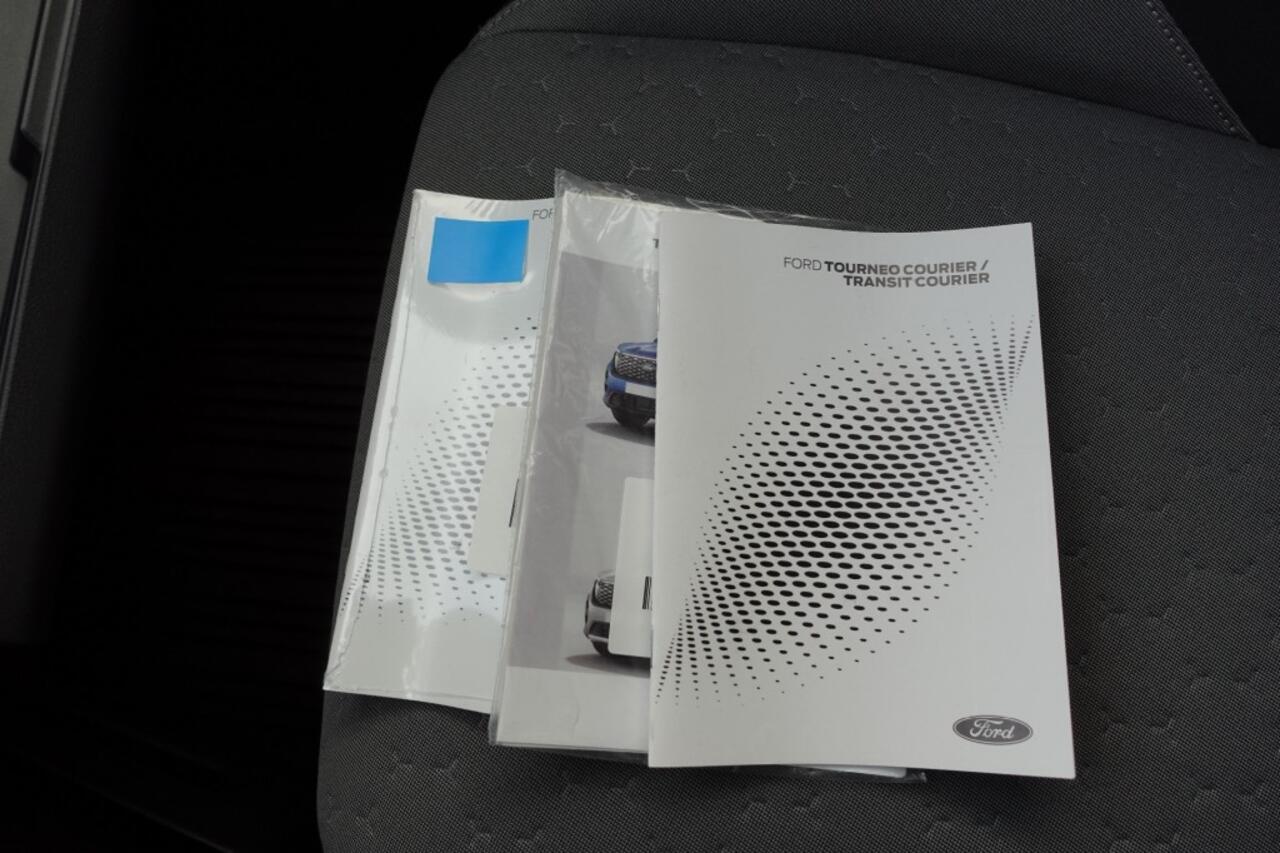 Ford TOURNEO COURIER 1.0 TITANIUM EDITION Navi + Camera +Winterpack + Ecc + Carplay