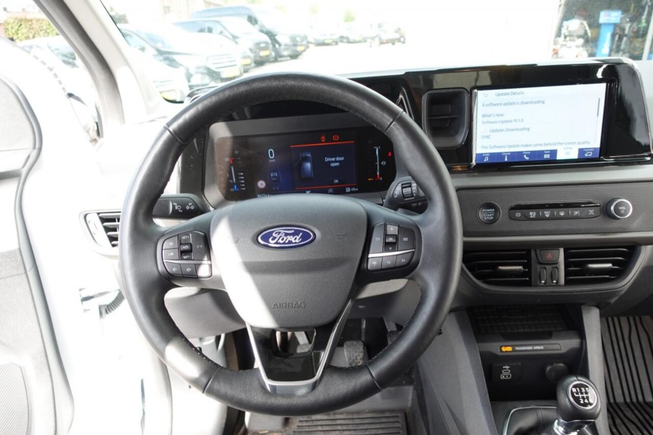 Ford TOURNEO COURIER 1.0 TITANIUM EDITION Navi + Camera +Winterpack + Ecc + Carplay