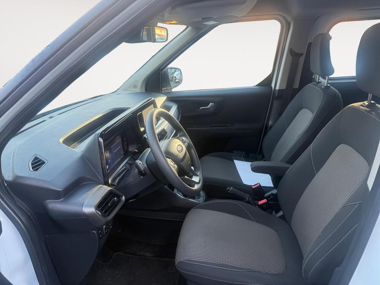 Ford TOURNEO COURIER 1.0 EcoBoost | Apple Carplay/Android Auto | Navigatie | Camera | Climate Control | Parkeersensoren | Stuurbediening | Hoge Instap