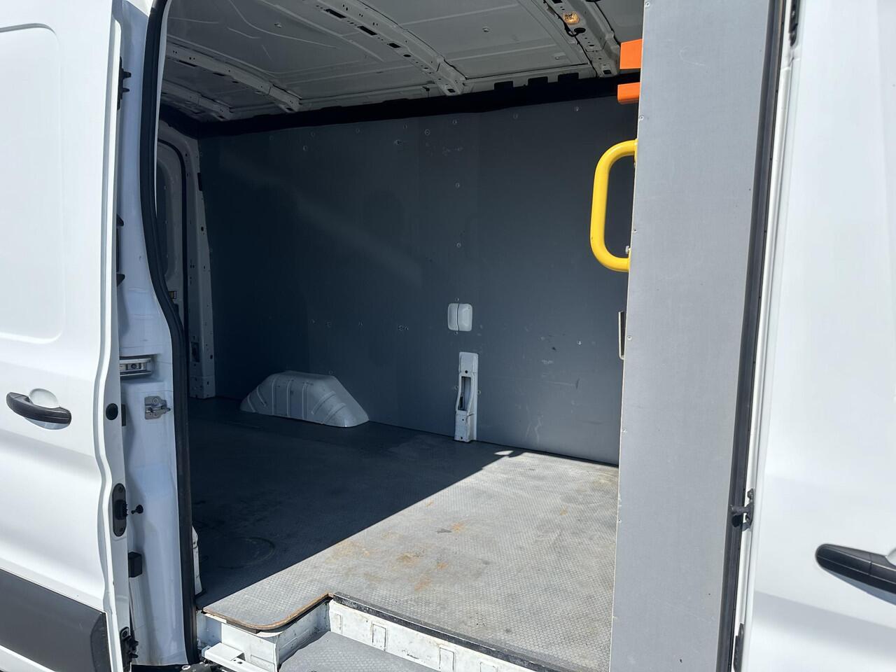 Ford TRANSIT 350 2.0 TDCI L3H2*A/C*NAVI*HAAK*CRUISE*CAMERA*