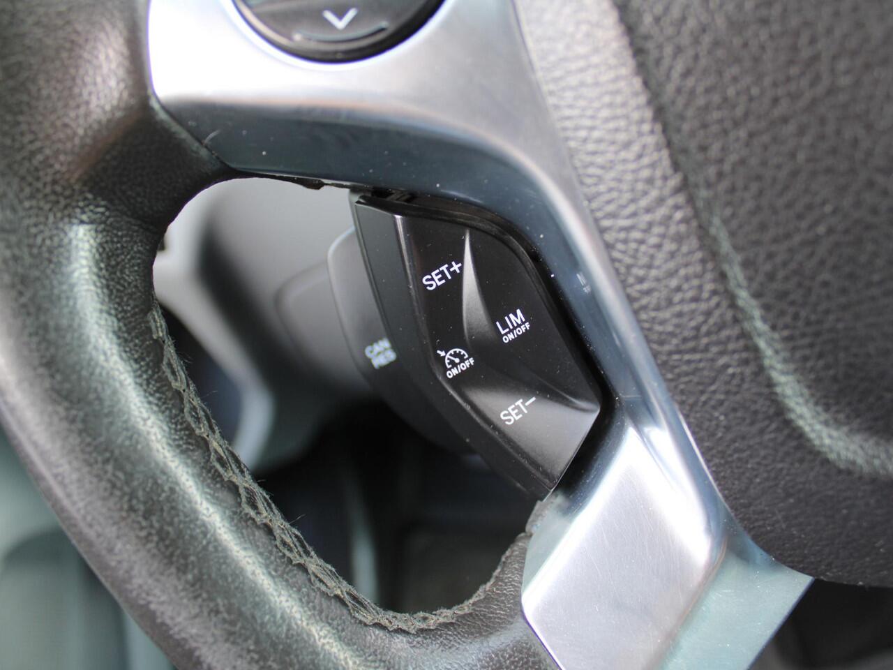 Ford TRANSIT 290 2.0 TDCI L2H2 Trend | Nieuwe motor 35000 km |Trekhaak | Imperiaal | Voorruitverwarming | Navi |