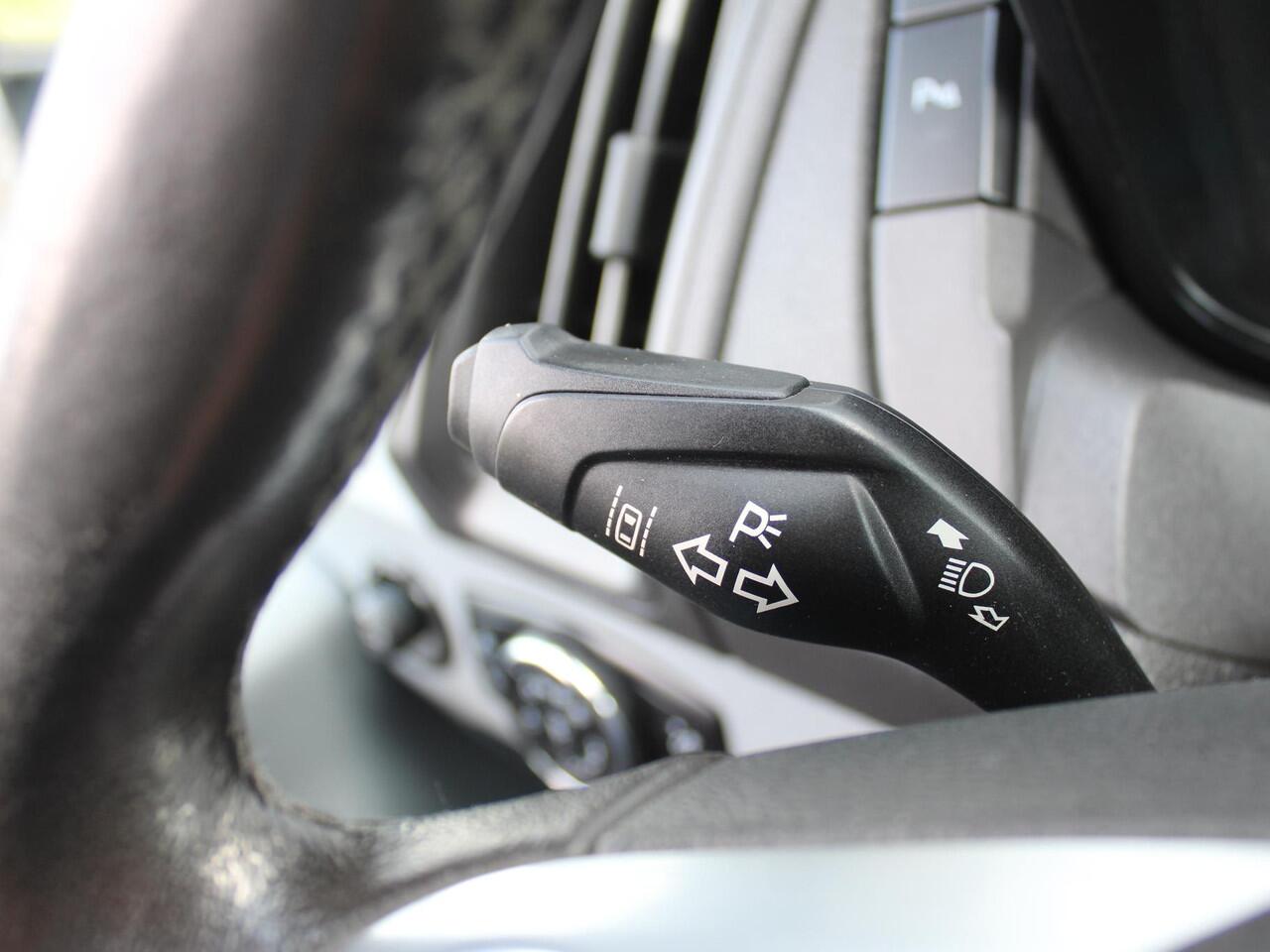 Ford TRANSIT 290 2.0 TDCI L2H2 Trend | Nieuwe motor 35000 km |Trekhaak | Imperiaal | Voorruitverwarming | Navi |