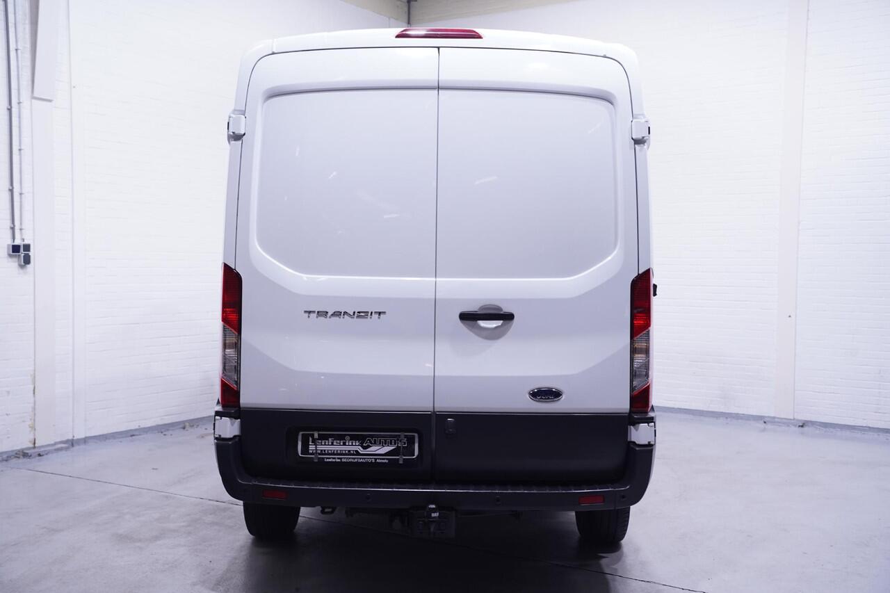 Ford TRANSIT 2.0 TDCI 130 pk Automaat L2H2 Trend Navi, Camera NAP, Laadruimte Pakket, PDC V+A, 3-Zits