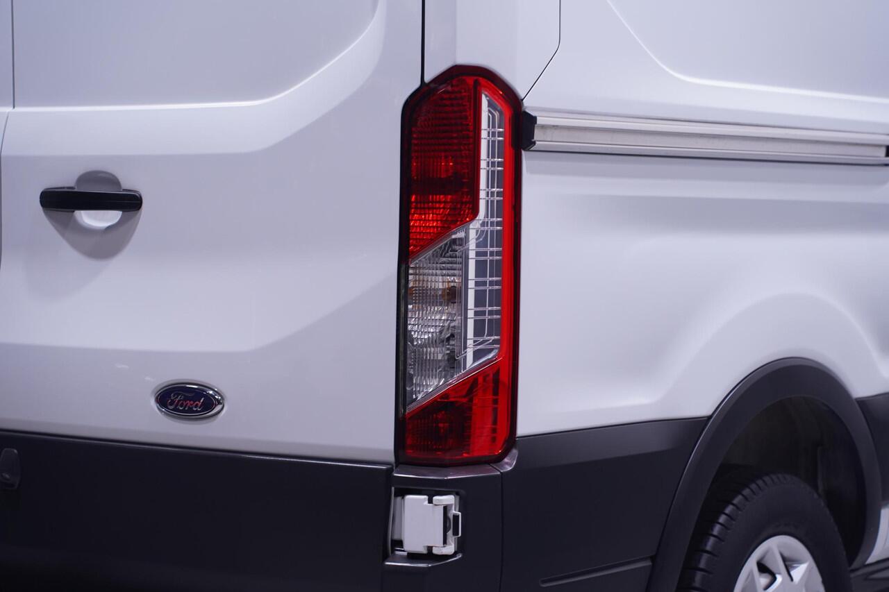 Ford TRANSIT 2.0 TDCI 130 pk Automaat L2H2 Trend Navi, Camera NAP, Laadruimte Pakket, PDC V+A, 3-Zits