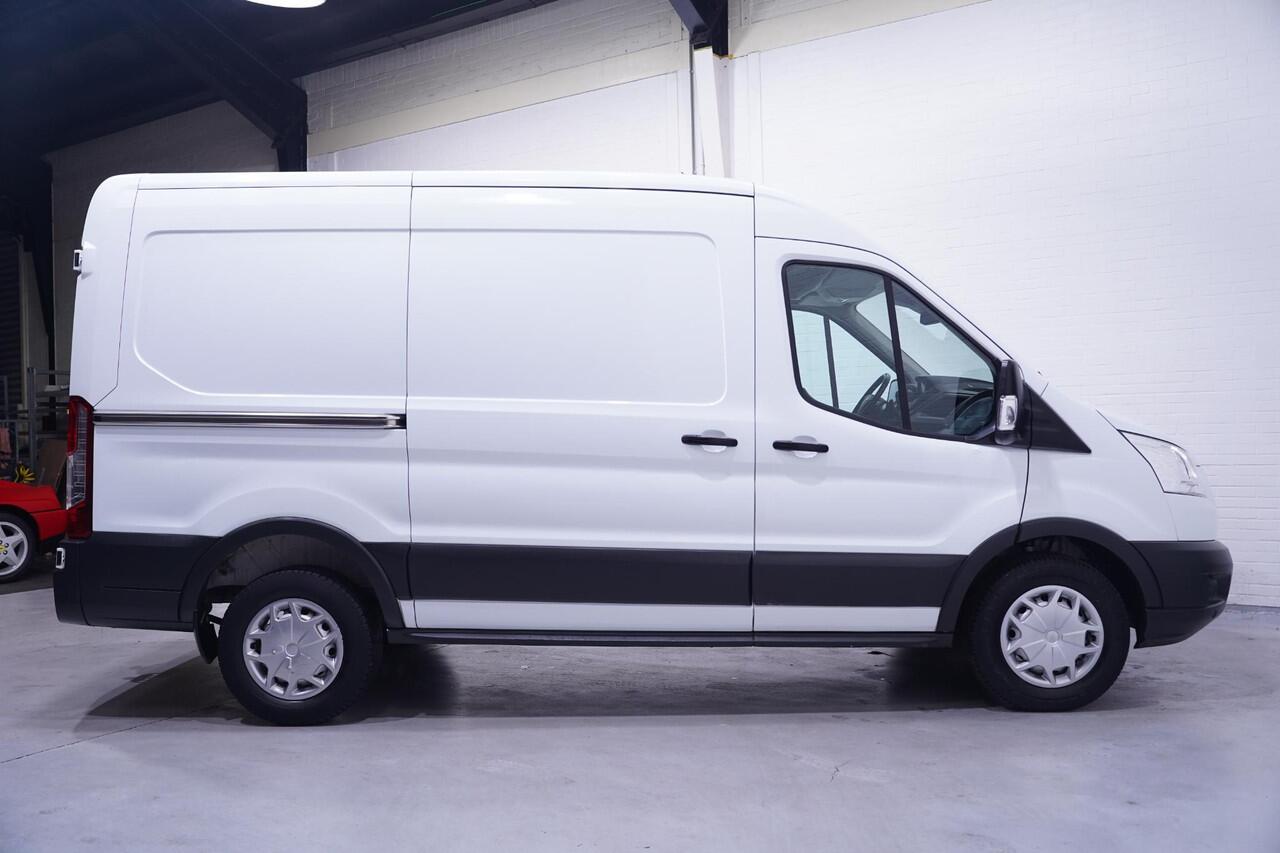 Ford TRANSIT 2.0 TDCI 130 pk Automaat L2H2 Trend Navi, Camera NAP, Laadruimte Pakket, PDC V+A, 3-Zits
