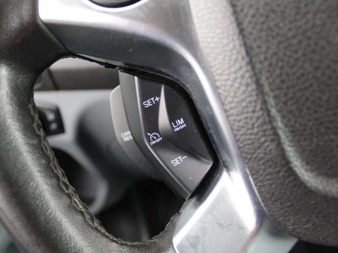 Ford TRANSIT 330 2.0 TDCI L3H2 Trend | Recent distributieriem vv | Trekhaak | Imperiaal | Voorruitverwarming | Navi |