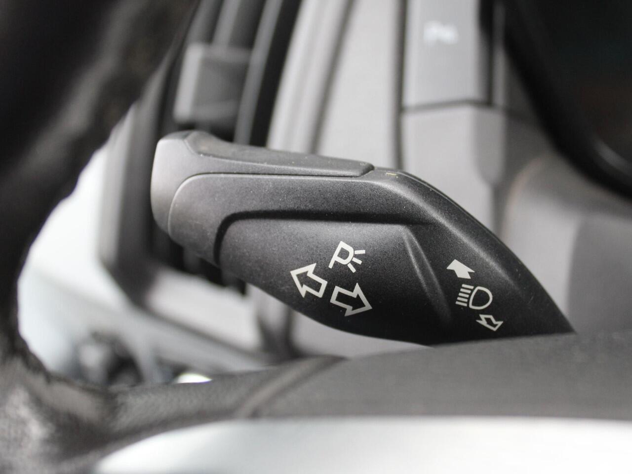 Ford TRANSIT 330 2.0 TDCI L3H2 Trend | Recent distributieriem vv | Trekhaak | Imperiaal | Voorruitverwarming | Navi |