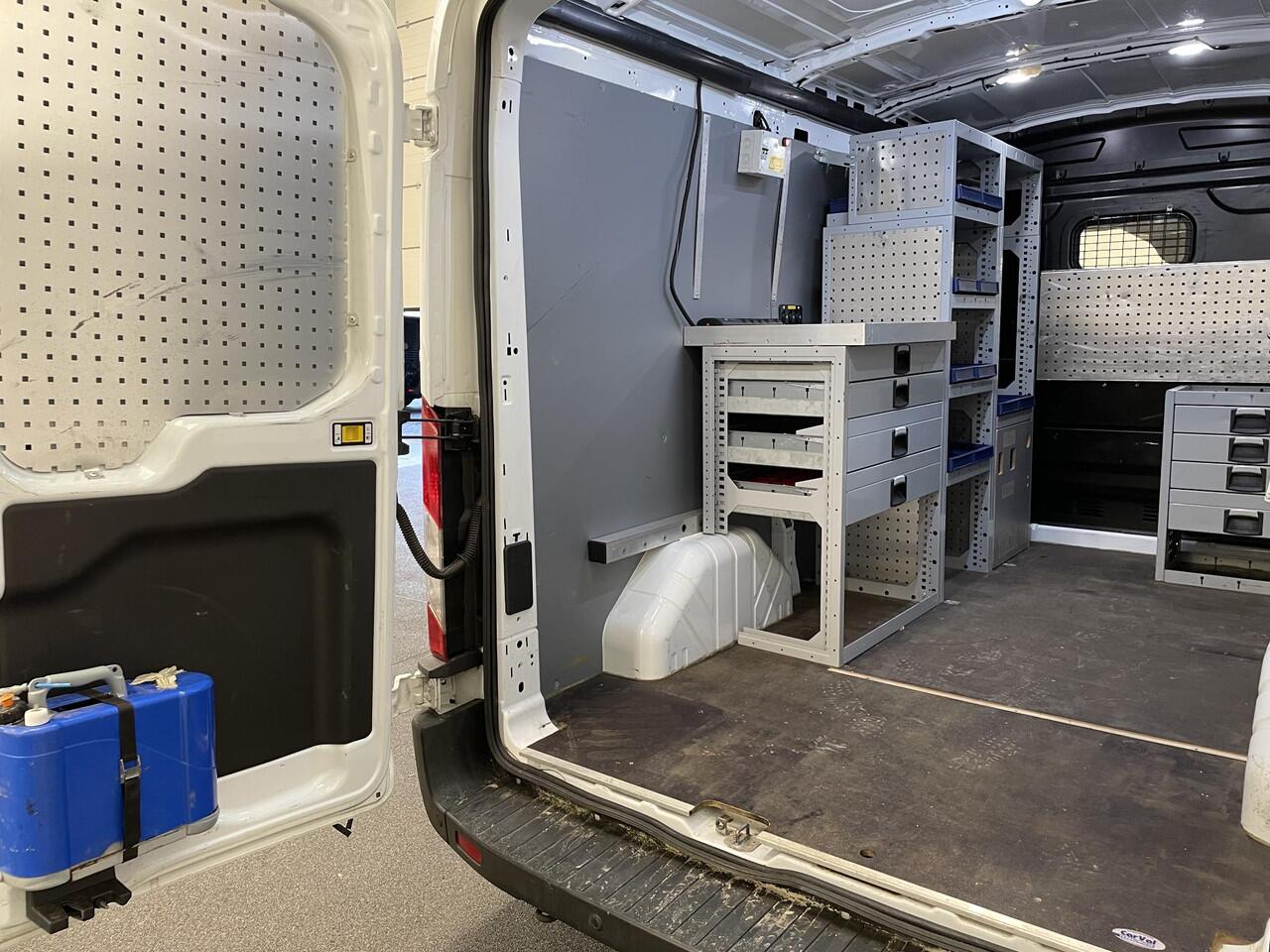 Ford TRANSIT 350 2.0 TDCI 130pk L2H2 Trend Imperiaal + ladder Navigatie Camera Parkeersensoren Cruise Control Stoelverwarming Airco Ingebouwde kasten Houten laadvloer
