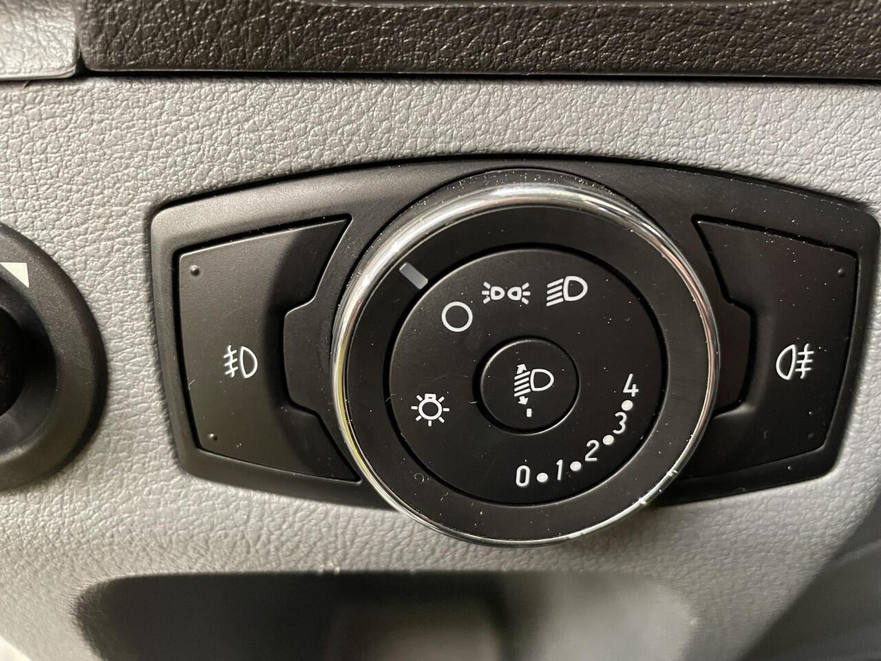 Ford TRANSIT 350 2.0 TDCI 130pk L2H2 Trend Imperiaal + ladder Navigatie Camera Parkeersensoren Cruise Control Stoelverwarming Airco Ingebouwde kasten Houten laadvloer